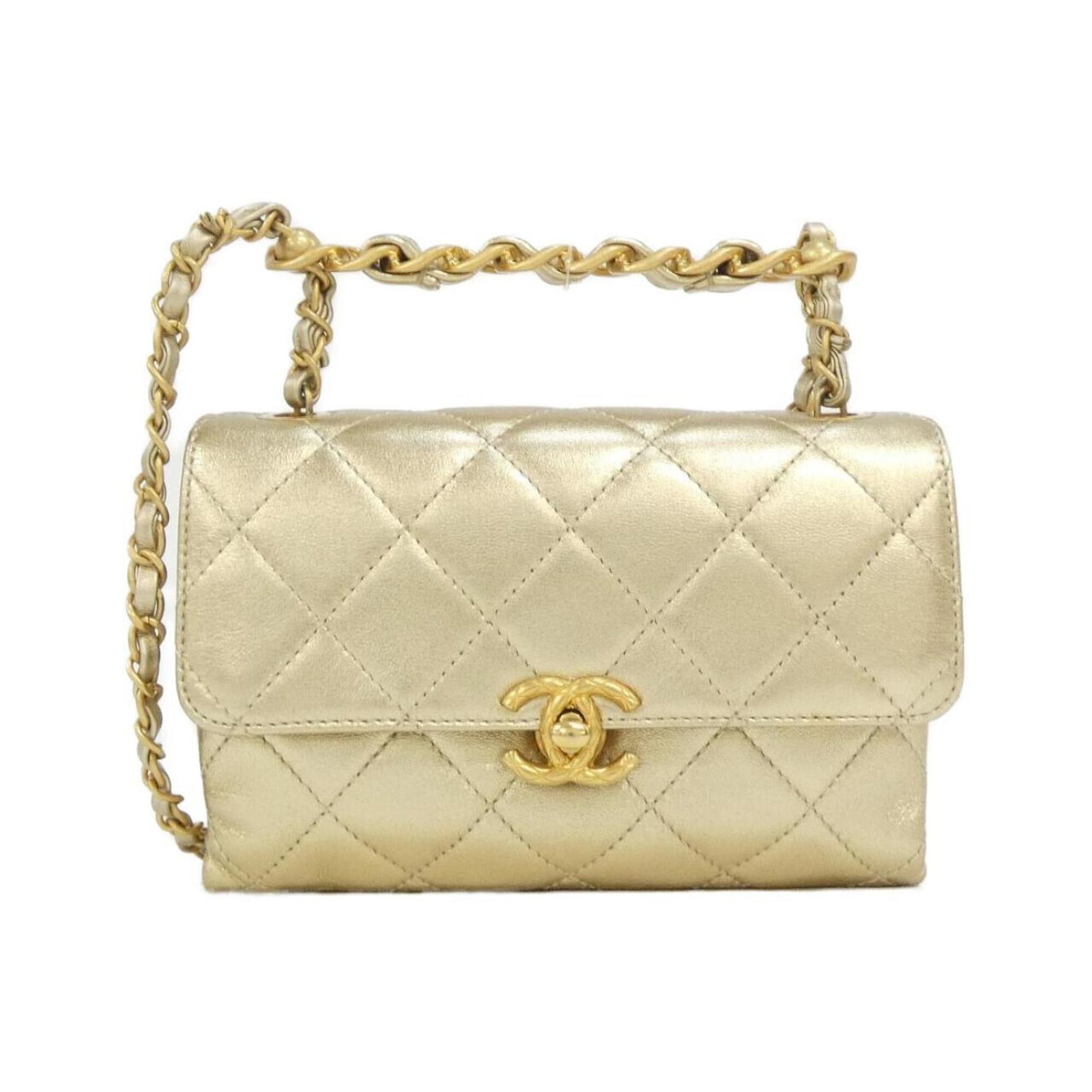Handbag Chanel: Handbag Chanel This gold Chanel handbag features matte gold hardware and measures 13cm x 9cm x 7cm. With its sleek design and compact size, it's perfect for everyday use. The bag's gold color and
