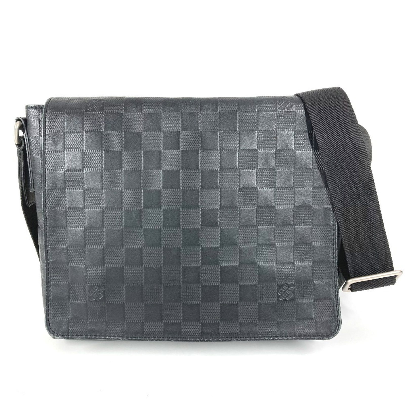 Shoulder Bag Louis Vuitton Damier: Shoulder Bag Louis Vuitton Damier Damier Infini pattern adds a touch of timeless elegance to this black Louis Vuitton shoulder bag, crafted from high-quality materials. Measuring 23cm x 27.5cm x
