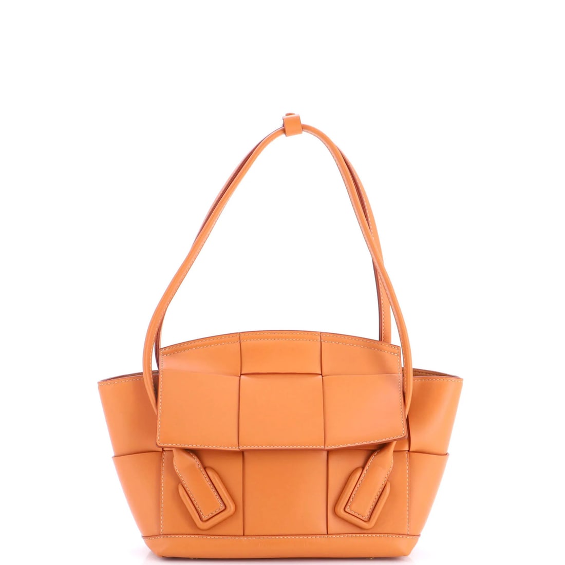Veneta Arco Intrecciato Leather Small Maxi Bag Bottega: Veneta Arco Intrecciato Leather Small Maxi Bag Bottega Small Maxi Bag with Intricate Leather Intrecciato Design. This Bottega Veneta Arco Bag boasts a rich brown leather exterior with a suede