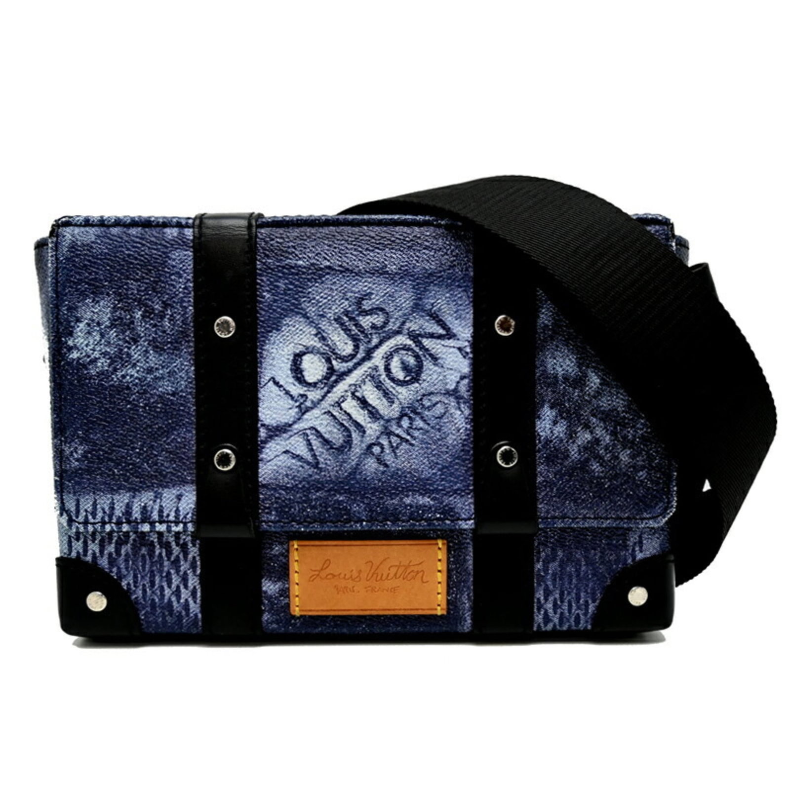 Vuitton Fanny Pack Louis Pvc: Vuitton Fanny Pack Louis Pvc Blue, Damier Canvas, and Galle outer pocket make this Louis Vuitton Fanny Pack a stylish accessory. Made from PVC, it features a 77cm - 125cm adjustable strap length. The 