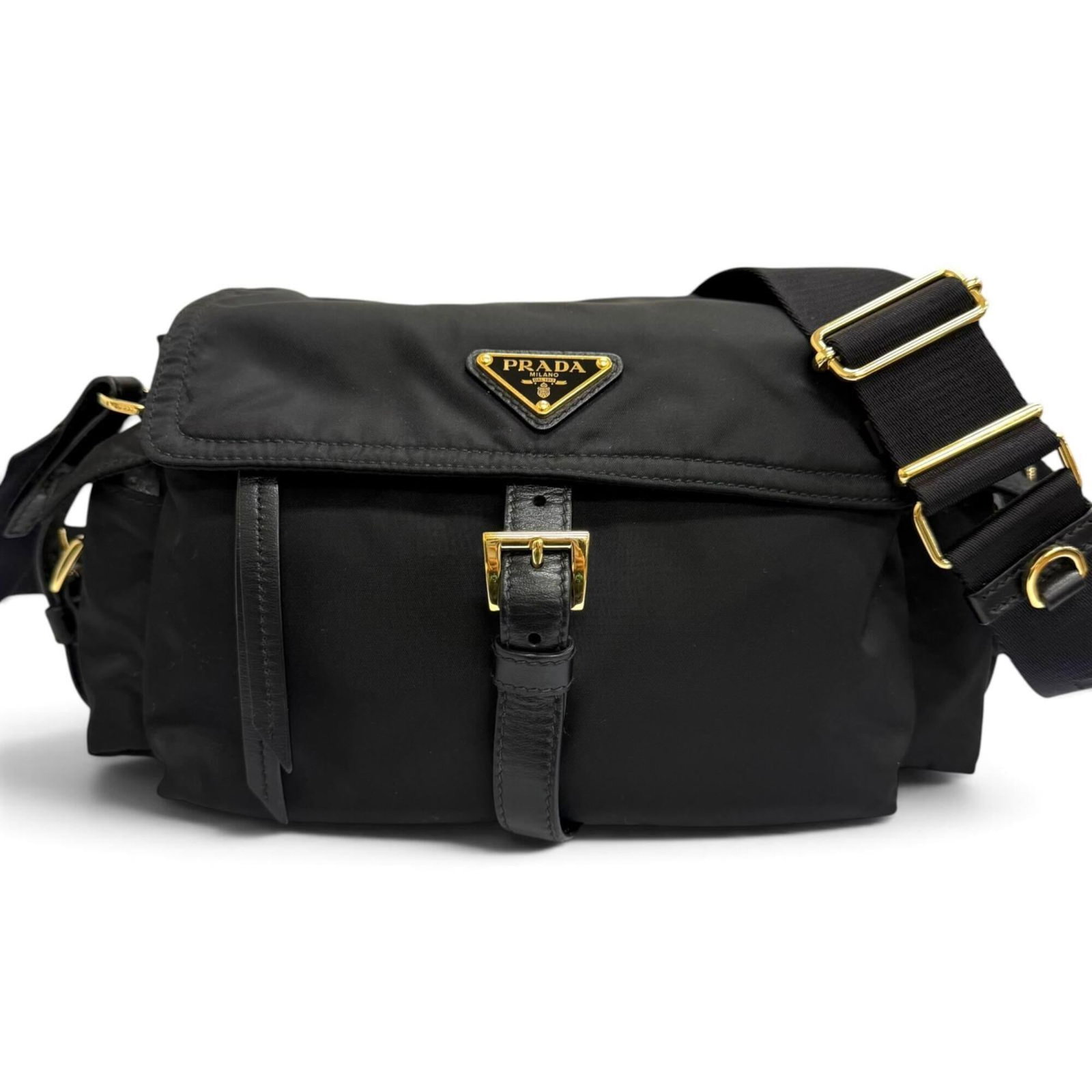 Prada Shoulder Bag Polyamide Leather: Prada Shoulder Bag Polyamide Leather Polyamide leather and structured design make this Prada shoulder bag a sleek and sophisticated accessory. Measuring 22cm x 33cm x 9cm, it features a classic black 