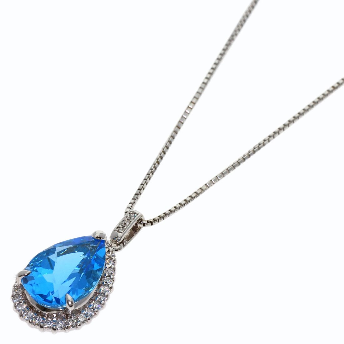 6.96Ct Blue Topaz Diamond Necklace K14 White Gold 7.2G: 6.96Ct Blue Topaz Diamond Necklace K14 White Gold 7.2G 6.96ct Blue Topaz Diamond Necklace in K14 White Gold. This stunning necklace showcases a 6.96ct blue topaz stone, complemented by a diamond
