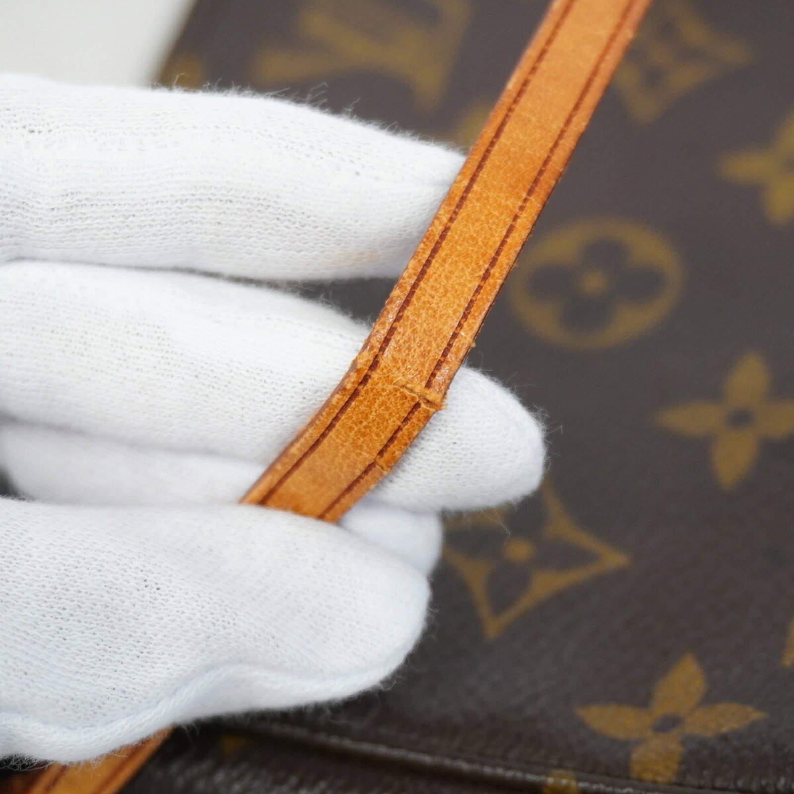 Louis Vuitton Pouch - 7