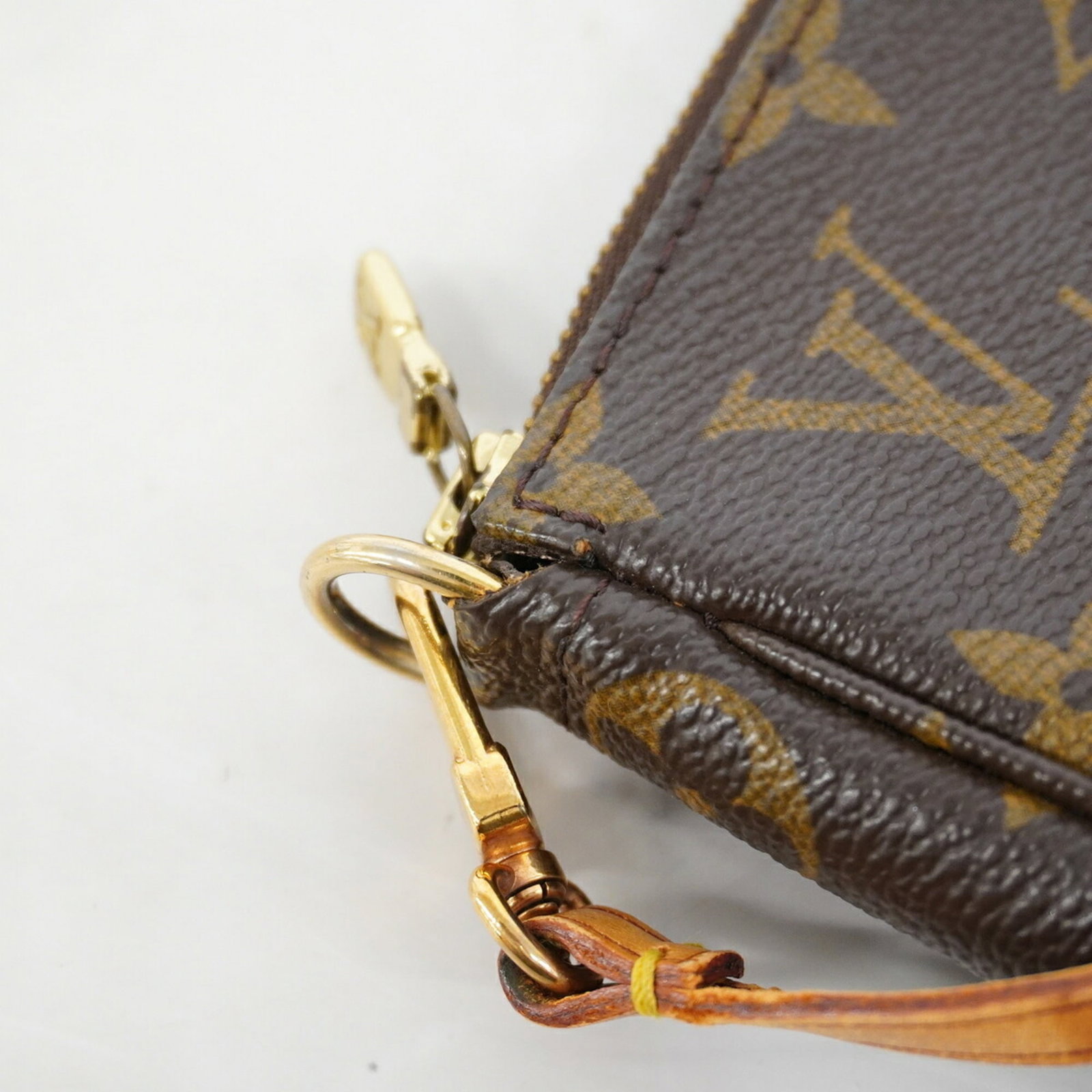 Louis Vuitton Pouch - 9