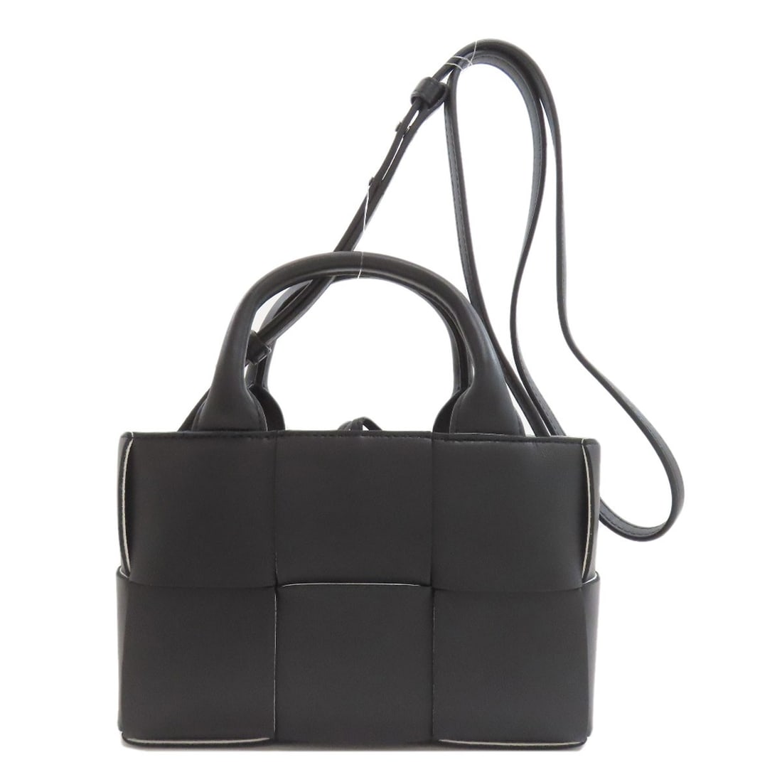 Calf Veneta Arco 2Way Shoulder Bag Bottega Candy: Calf Veneta Arco 2Way Shoulder Bag Bottega Candy The Bottega Veneta Calf Veneta Arco 2Way Shoulder Bag is a sleek and sophisticated black shoulder bag made from high-quality calf leather. Its
