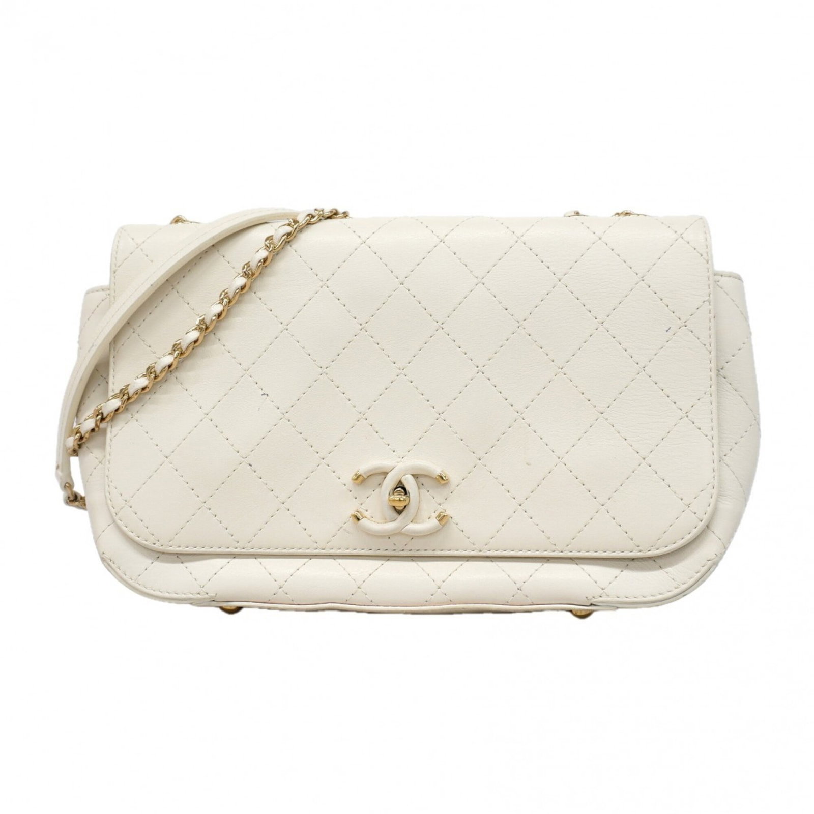 Shoulder Bag Leather Chanel: Shoulder Bag Leather Chanel White Lambskin Shoulder Bag with Gold Hardware. This Chanel shoulder bag features high-quality leather construction and a classic design. Measuring 15.5cm x 24.5cm x 7.5cm,