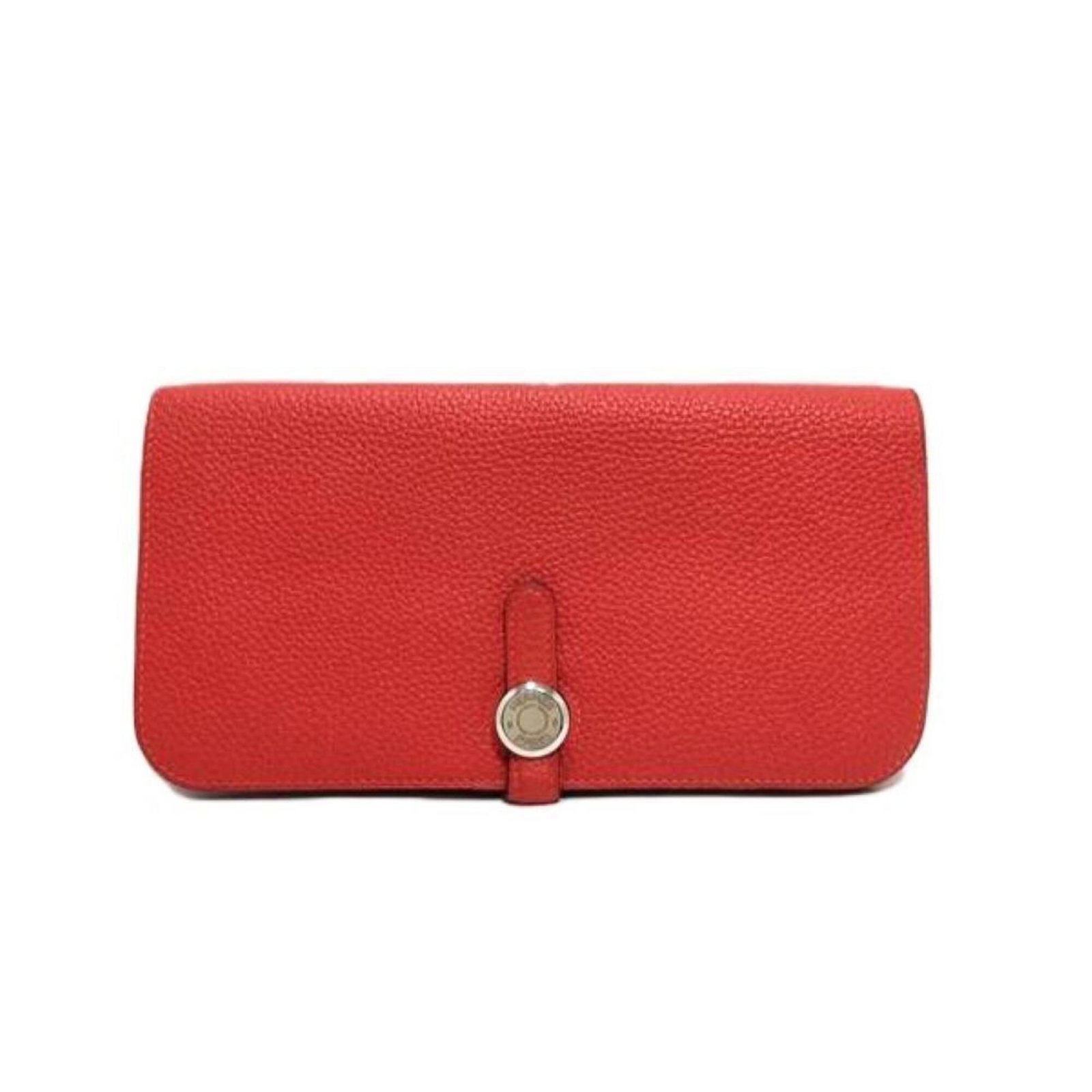 Hermes Long Wallet (Bi-Fold) Togo Leather: Hermes Long Wallet (Bi-Fold) Togo Leather The Hermes Long Wallet (Bi-Fold) Togo Leather boasts a striking red color and features high-quality Togo leather construction. Its bi-fold design provides