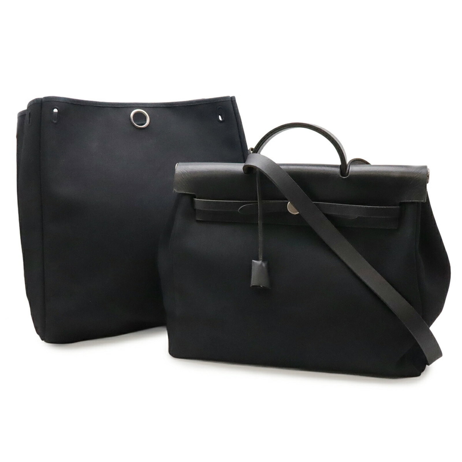 Officier Leather Toile Shoulder Bag Handbag Hermes: Officier Leather Toile Shoulder Bag Handbag Hermes Toile officier leather shoulder bag from the iconic Hermes brand, featuring a classic black design with a timeless silhouette. Measuring 34cm x 38cm