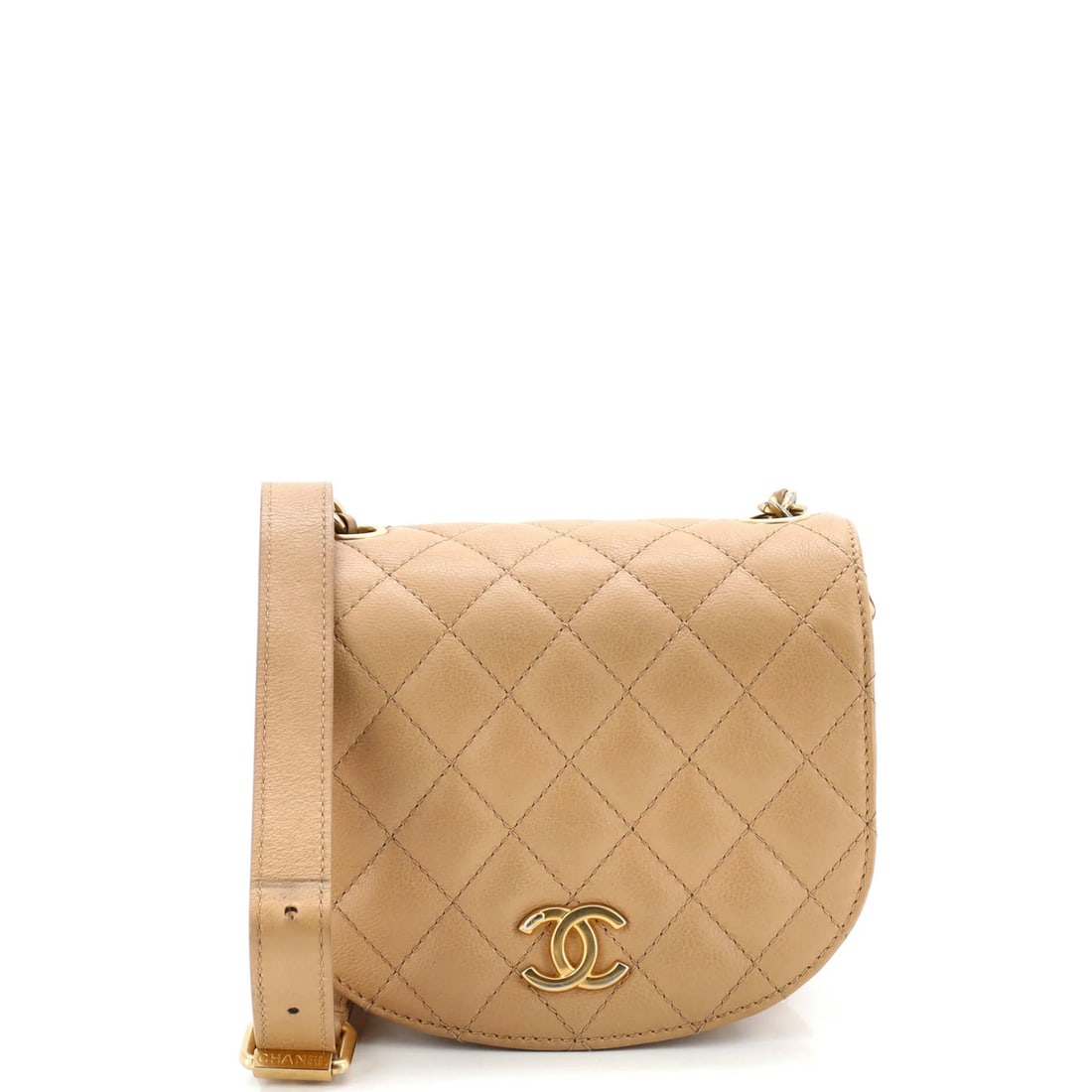 Full Quilted Calfskin Messenger Mini Saddle Flap Chanel: Full Quilted Calfskin Messenger Mini Saddle Flap Chanel This exquisite Chanel CC Full Flap Saddle Messenger Quilted Calfskin Mini Saddle Flap bag boasts a neutral exterior with minor scuffs and
