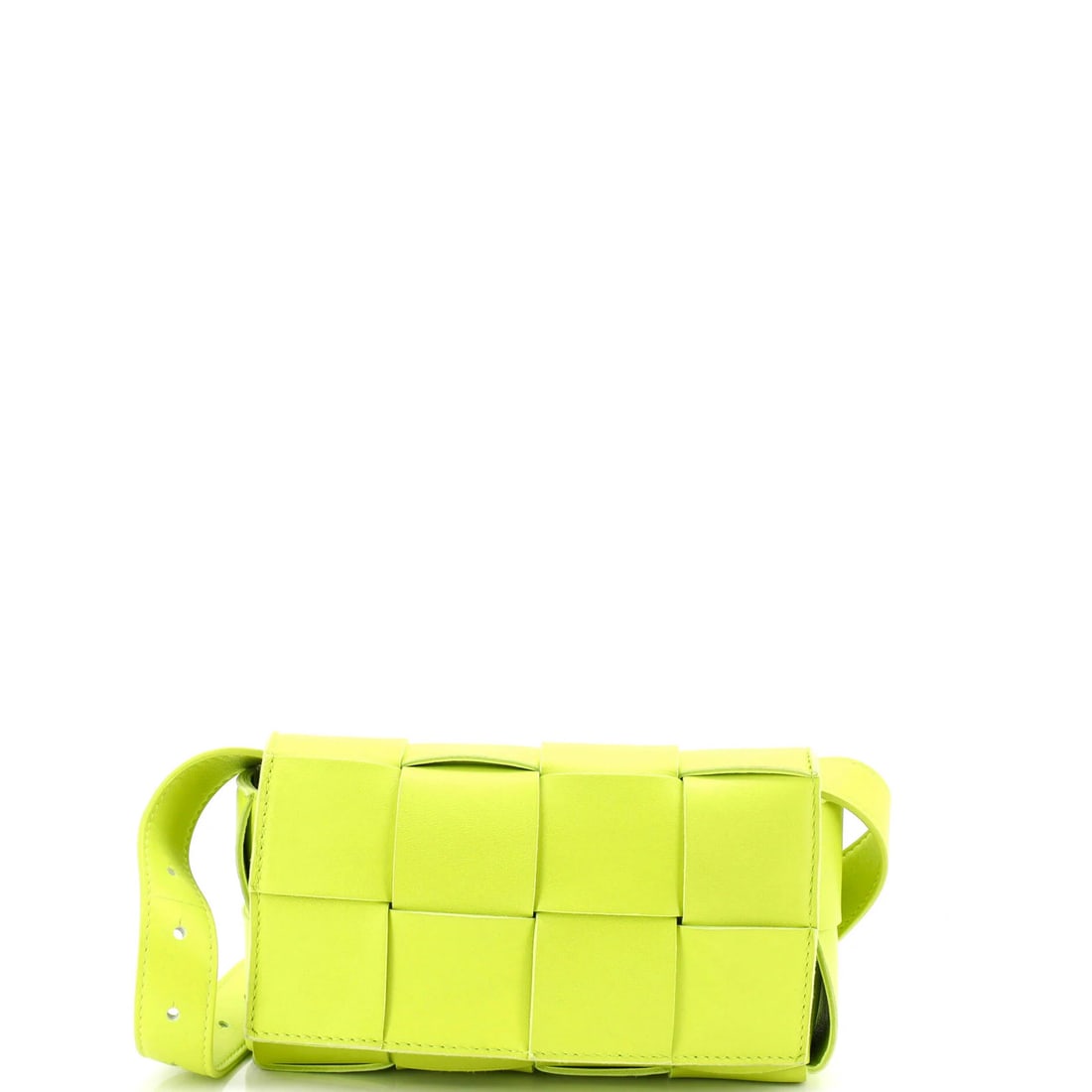 Maxi Intrecciato Leather Cassette Bag Belt Bottega: Maxi Intrecciato Leather Cassette Bag Belt Bottega Bottega Veneta's Maxi Intrecciato Leather Cassette Bag Belt is a statement piece, boasting the iconic Intrecciato woven leather design in a vibrant