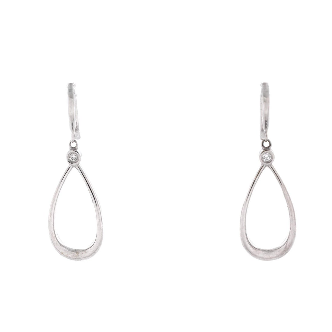 Tiffany and Co Teardrop Earrings 18K White Gold with Diamonds: Tiffany and Co Teardrop Earrings 18K White Gold with Diamonds Tiffany & Co's Teardrop Earrings showcase elegant 18K white gold craftsmanship, adorned with diamonds. The 18K white gold metal purity ens