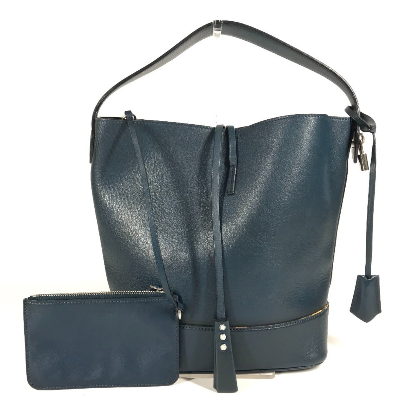 Shoulder Bag Leather Pouch Louis Vuitton: Shoulder Bag Leather Pouch Louis Vuitton Blue Leather Pouch from Louis Vuitton, featuring a Clochette, Key, and Padlock. This shoulder bag measures 29cm x 24cm x 13cm and is made from high-quality