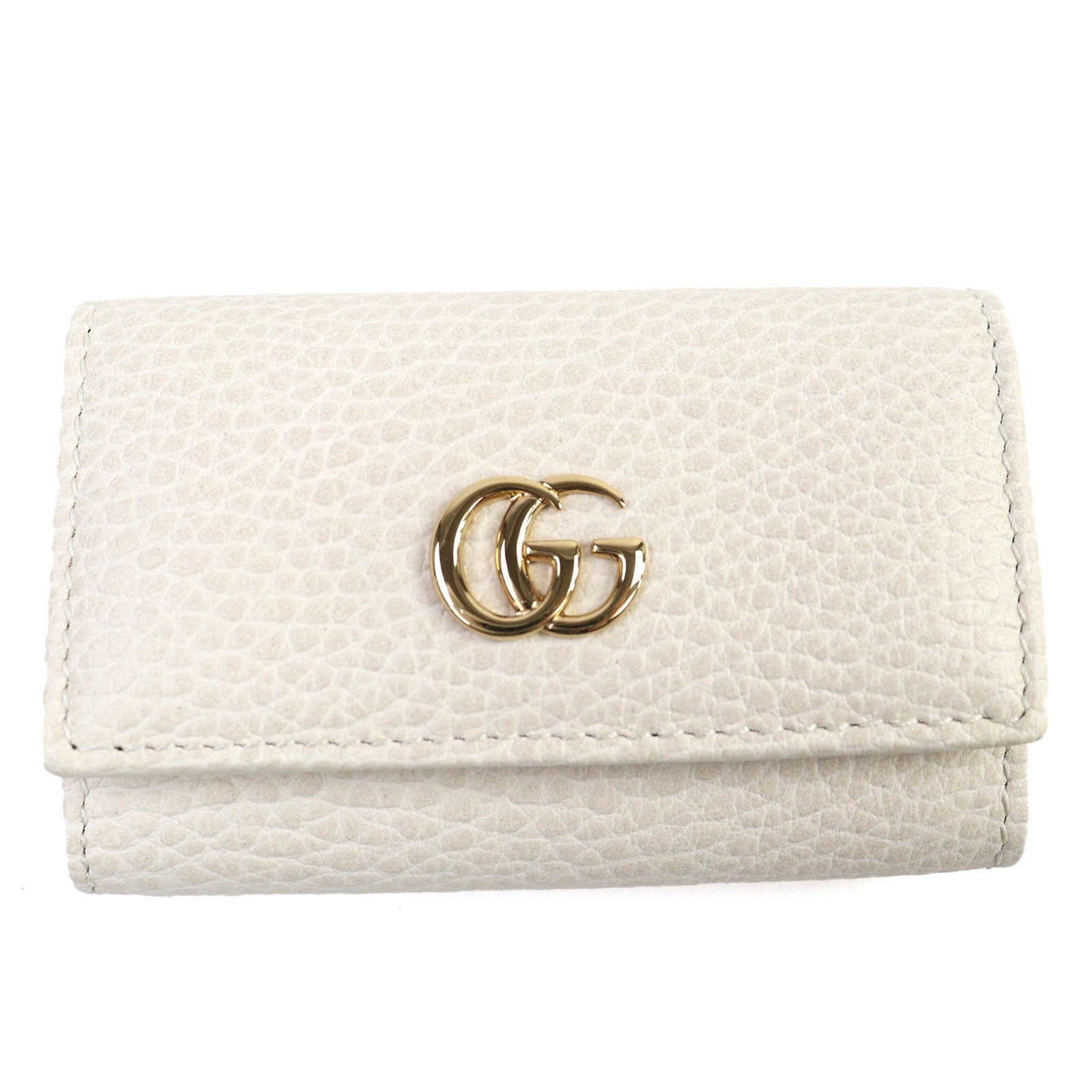 Keycase Leather Gucci: Keycase Leather Gucci Light beige Gucci leather keycase with a classic design, measuring 6.5cm x 9.6cm. Made from high-quality leather, this keycase bears a signature and is from the renowned Italian 