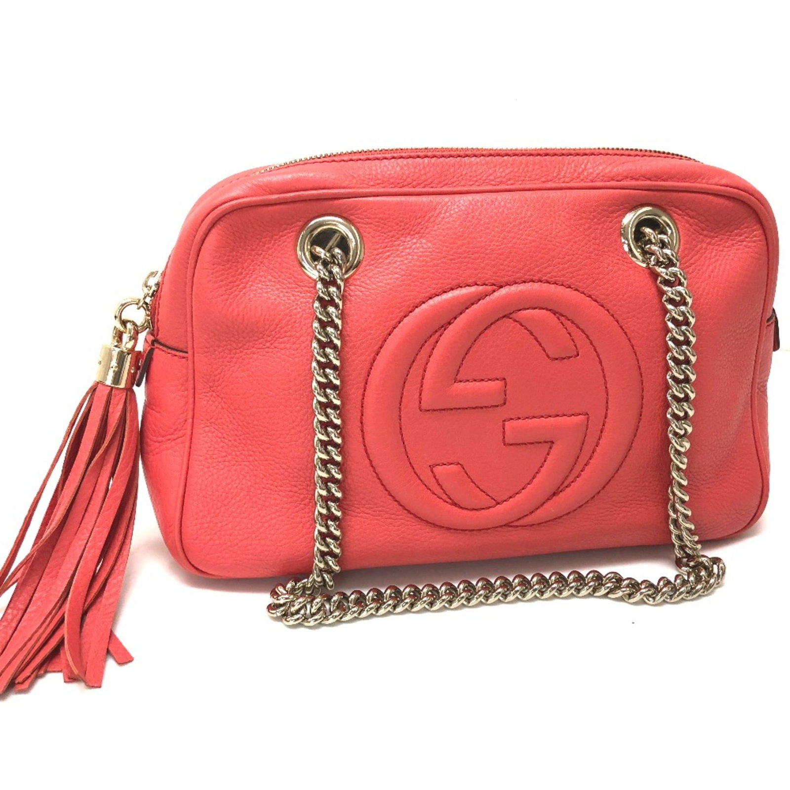 Shoulder Bag Leather: Shoulder Bag Leather This pink Gucci shoulder bag features a sleek design with a leather material, measuring 28cm x 18cm x 8cm. The bag's signature style and color make it a stylish accessory for any