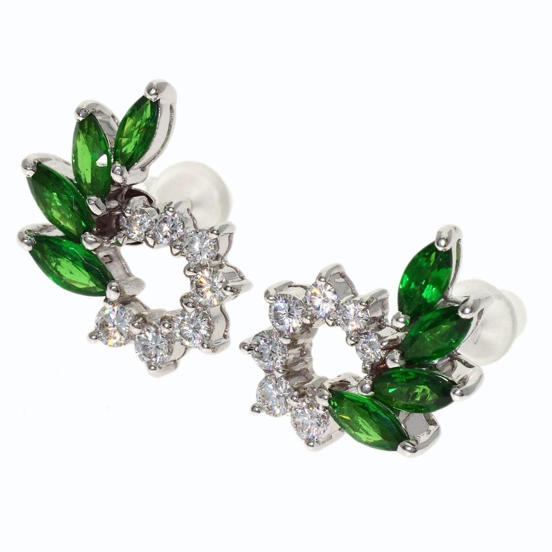 Diamond Earring Garnet Gold White K14 4.9G: Diamond Earring Garnet Gold White K14 4.9G K14 White Gold Diamond Earring Garnet features a 4.9G diamond, set in a striking silver metal design with a garnet accent, showcasing the beauty of this eleg