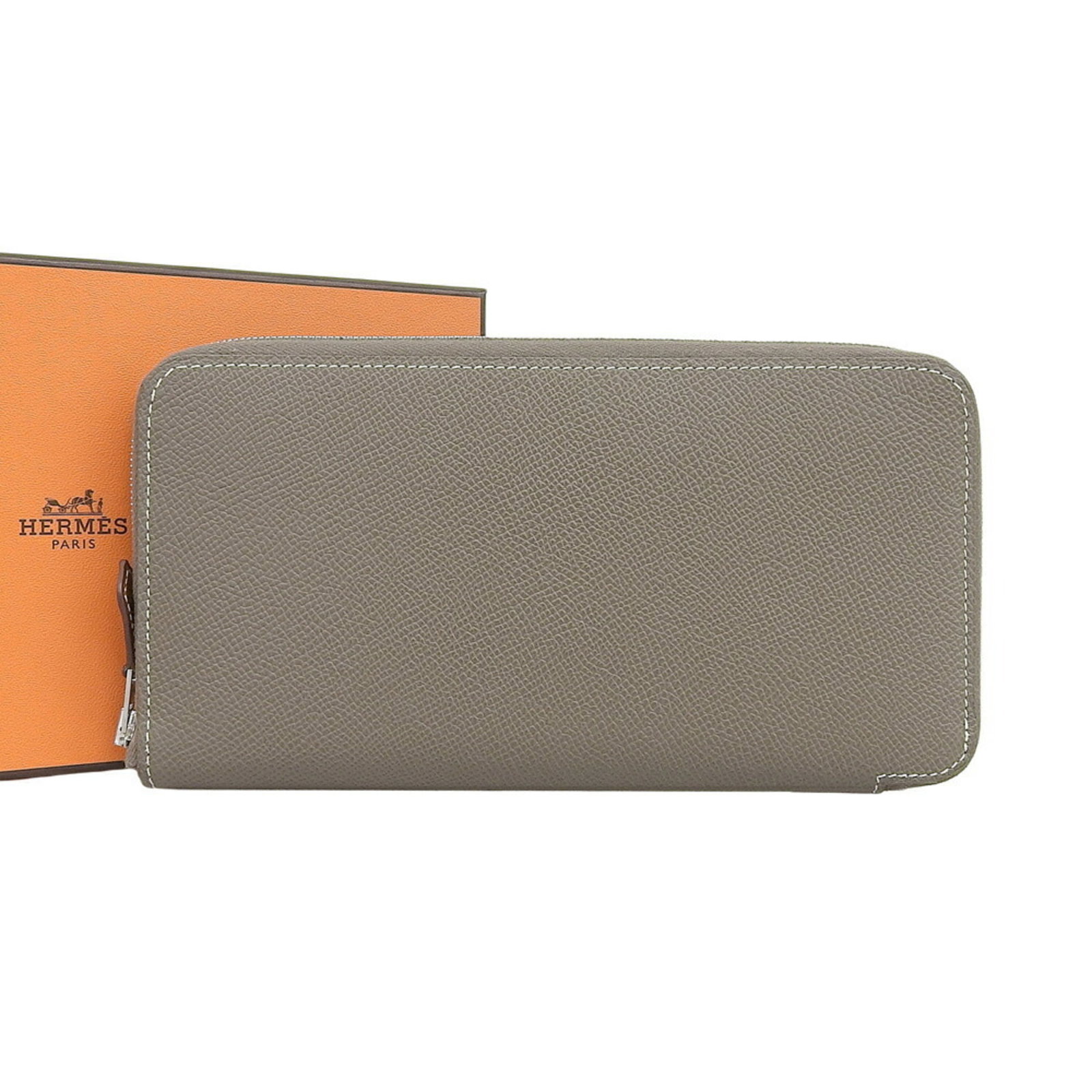 Epsom Leather Bi fold Wallet Hermes: Epsom Leather Bi fold Wallet Hermes Epsom leather adds a touch of sophistication to this bi-fold wallet from Hermes, with its Etoupe gray color providing a subtle yet elegant hue. Measuring 20cm x