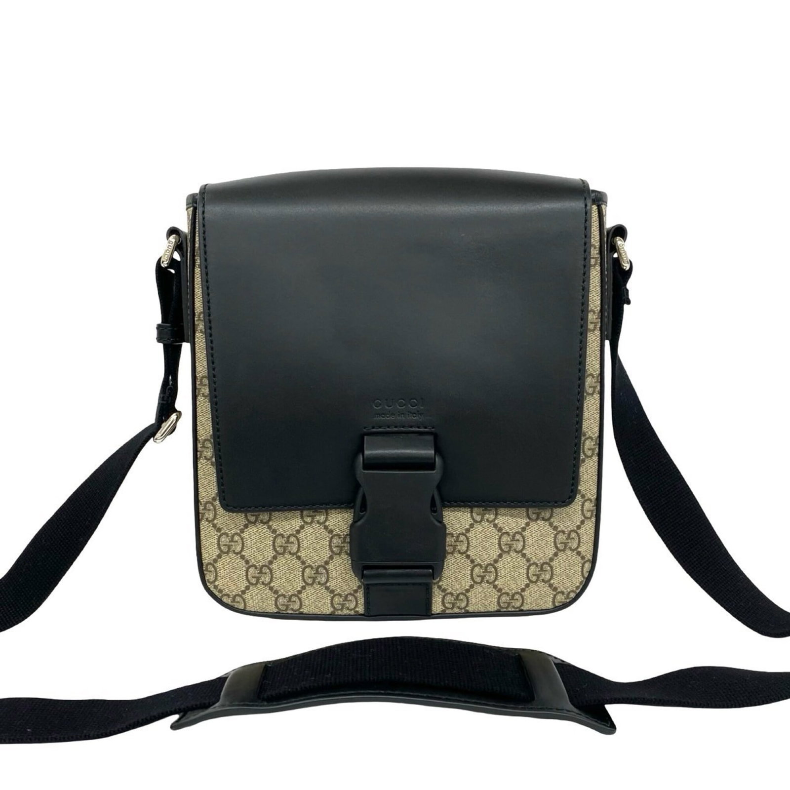 Elastane Leather Gucci Crossbody Pochette Bag Shoulder: Elastane Leather Gucci Crossbody Pochette Bag Shoulder Elastane and leather blend in this sleek Gucci crossbody pochette bag, offering a unique fusion of materials. Measuring 24.5cm x 21.5cm x 5.5cm,