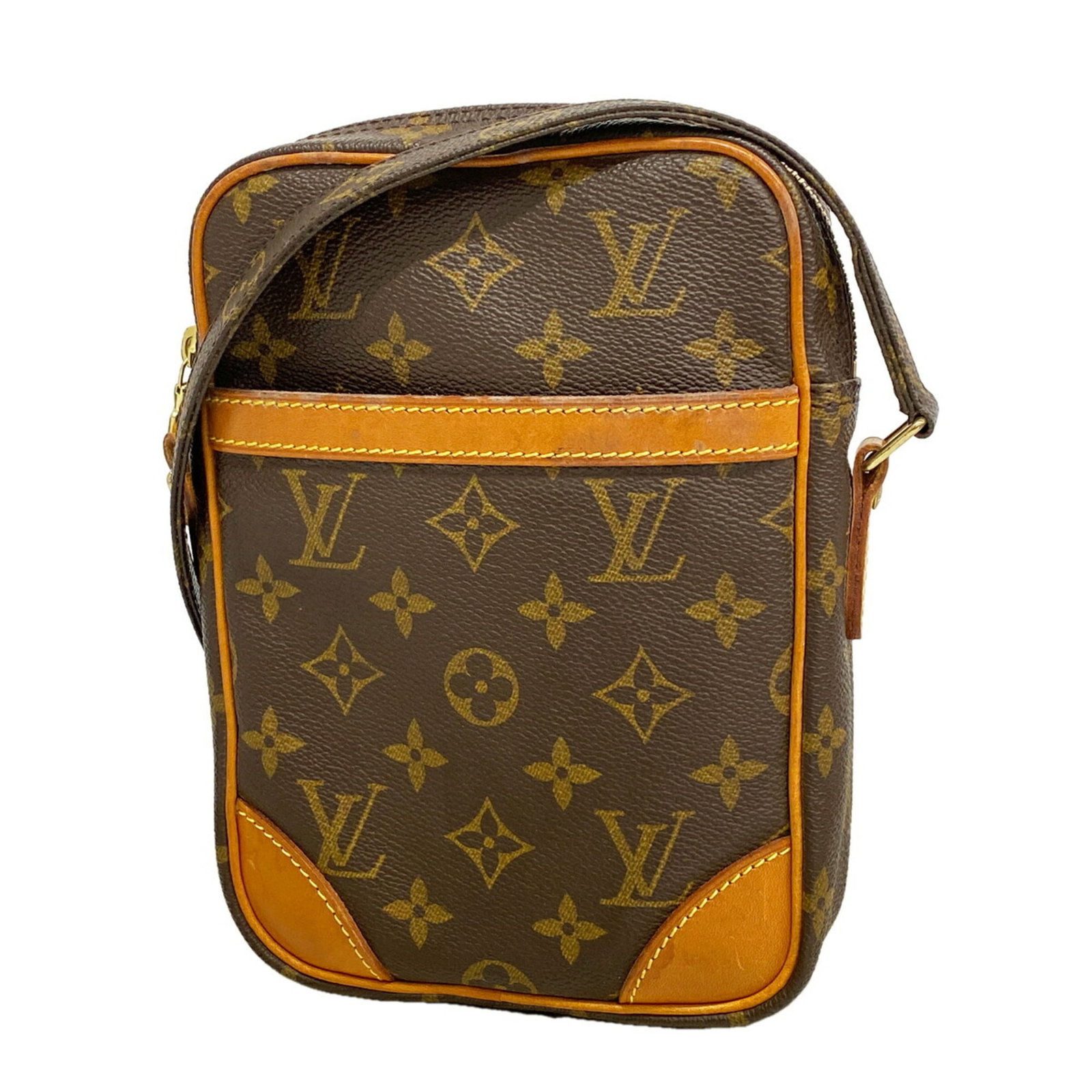 Shoulder Bag by Louis Vuitton: Shoulder Bag by Louis Vuitton Brown Louis Vuitton shoulder bag with a classic design, measuring 21cm x 15cm x 4.5cm. This stylish bag features a timeless color and a compact size, making it perfect