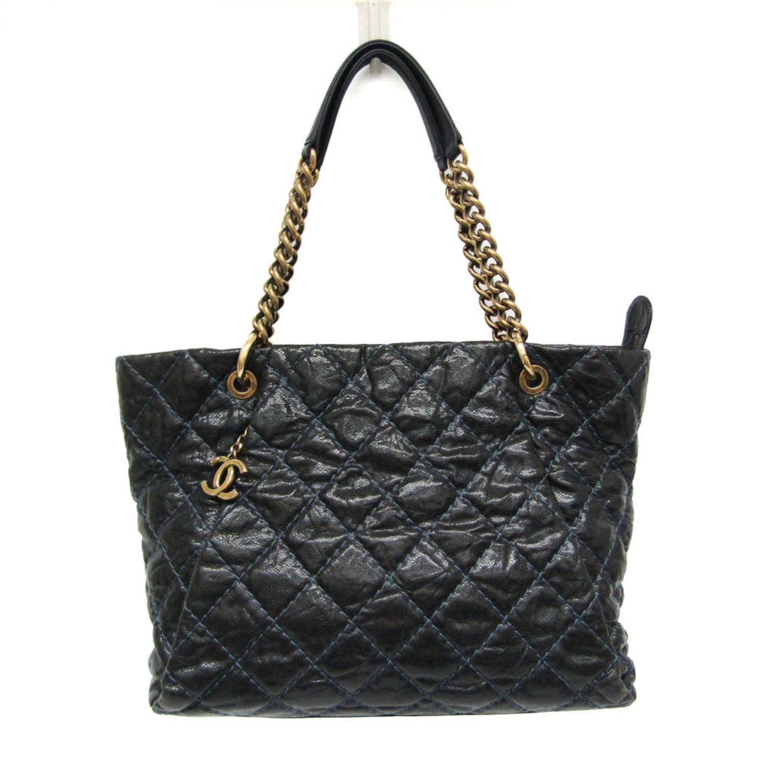 Calfskin Tote Bag Chanel: Calfskin Tote Bag Chanel Chain-strap details and a classic Matelasse design make this Calfskin Tote Bag a timeless Chanel accessory. Made from high-quality Grained Calfskin, the bag's sleek black and