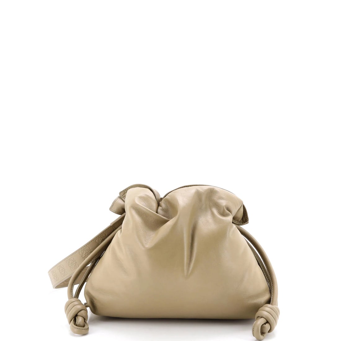Flamenco Knot Clutch Leather Medium Loewe: Flamenco Knot Clutch Leather Medium Loewe The Loewe Flamenco Knot Clutch is a stunning medium-sized leather clutch with a striking green exterior. Its intricate design features a flamenco knot