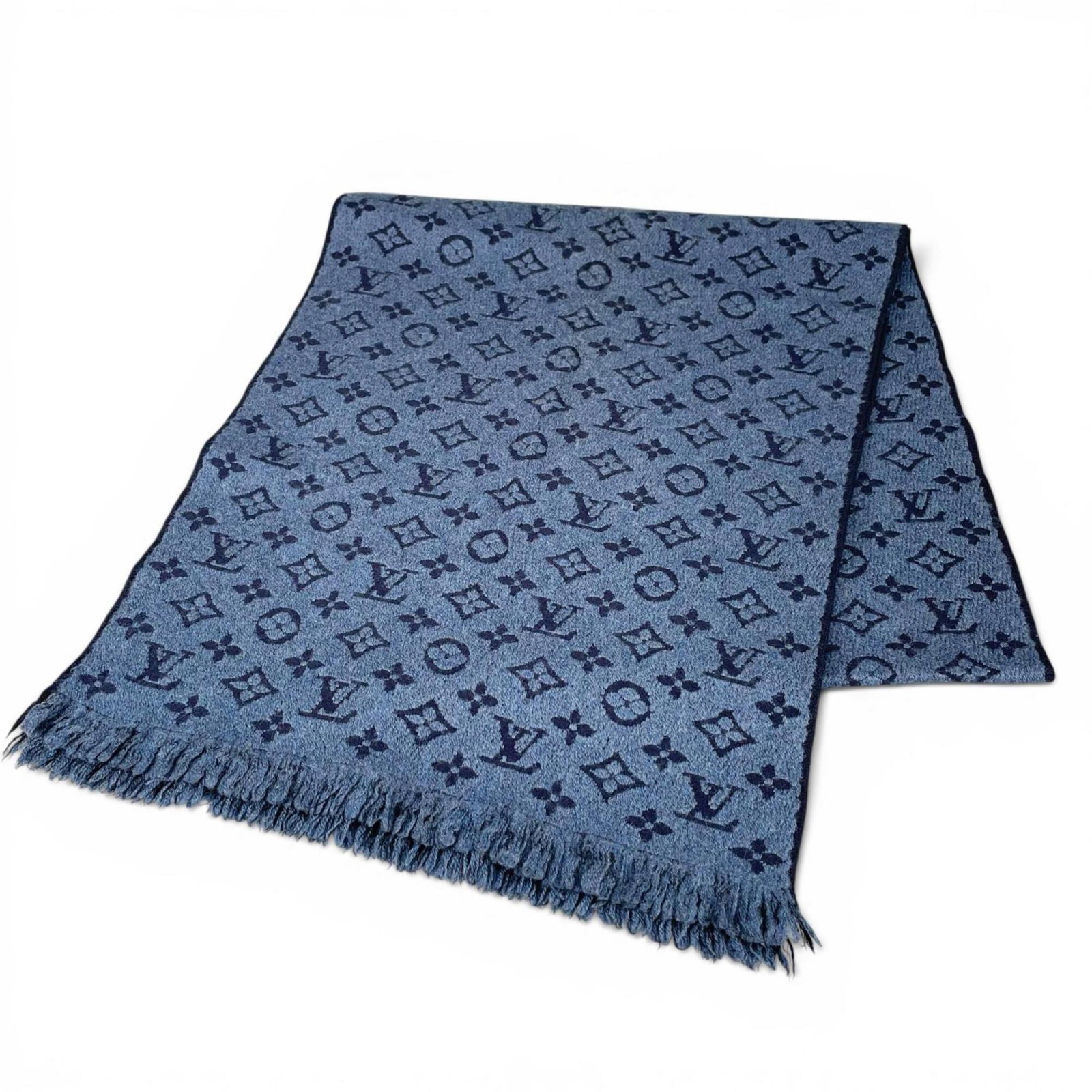 Louis Vuitton Stole Wool: Louis Vuitton Stole Wool Blue wool stole from Louis Vuitton, measuring 1.74m x 38cm, bearing a signature. Item Specifics: Brand: Louis Vuitton Country of Origin: Italy MPN: M78525 Type: Stole Gender: