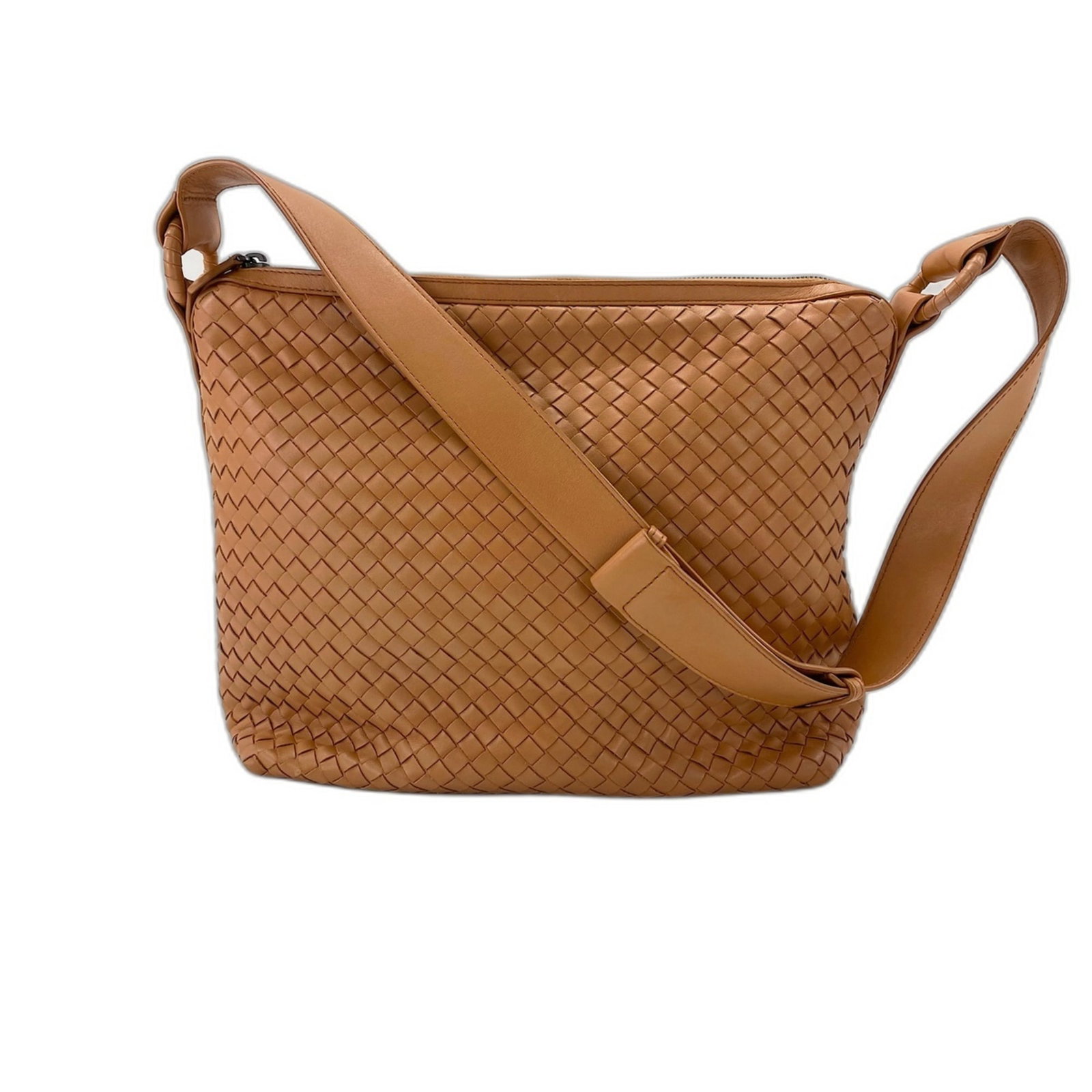 Intrecciato Bag Veneta Bottega: Intrecciato Bag Veneta Bottega Intrecciato Bag Veneta Bottega is a statement piece with its vibrant orange color and signature Intrecciato pattern. Measuring 32cm x 33cm x 9cm, this shoulder bag