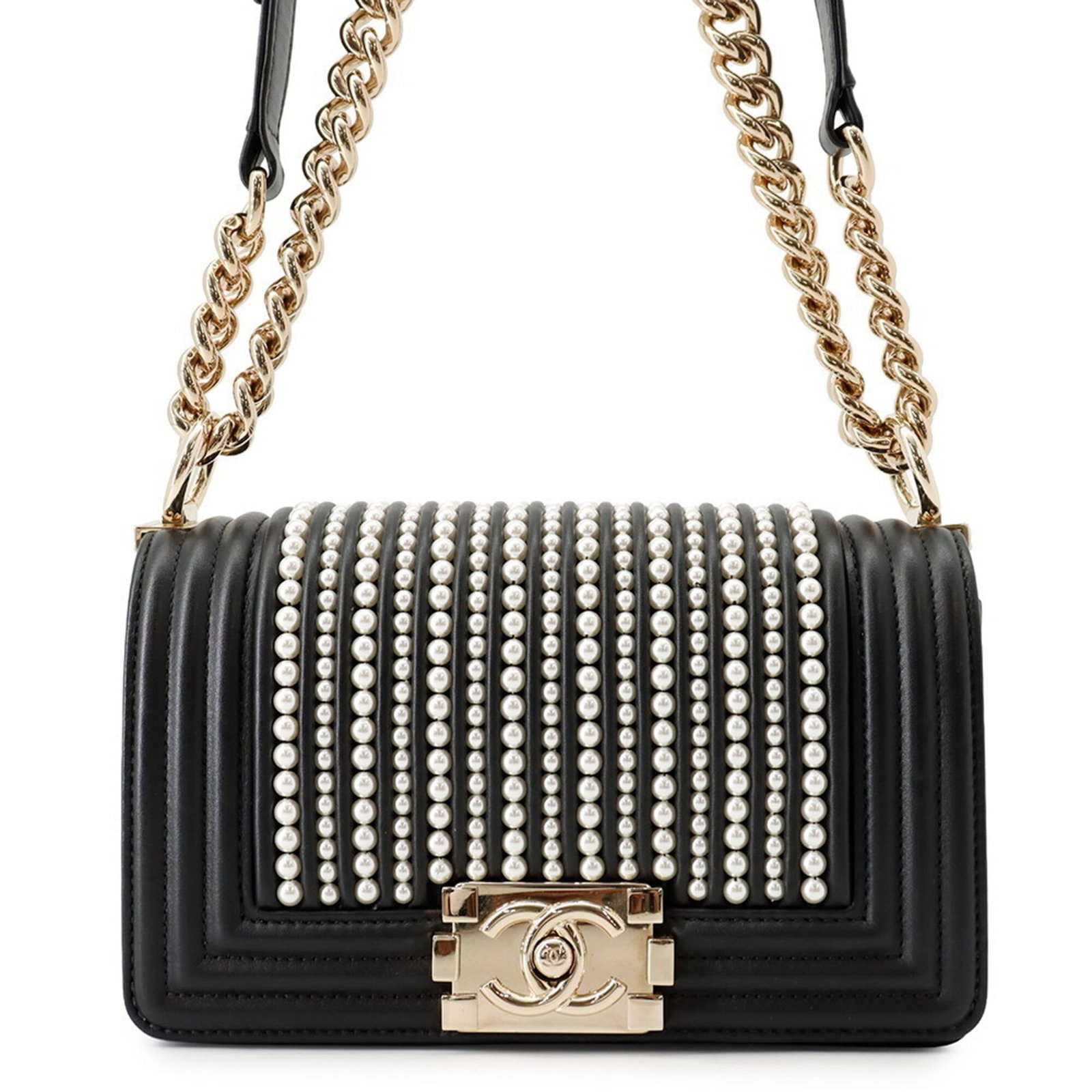 Shoulder Bag Leather Chanel: Shoulder Bag Leather Chanel Black leather shoulder bag with gold hardware, measuring 12cm x 20cm x 6.5cm, weighing 750g, and adjustable strap length of 67cm - 110cm. This Matelasse-style shoulder bag 