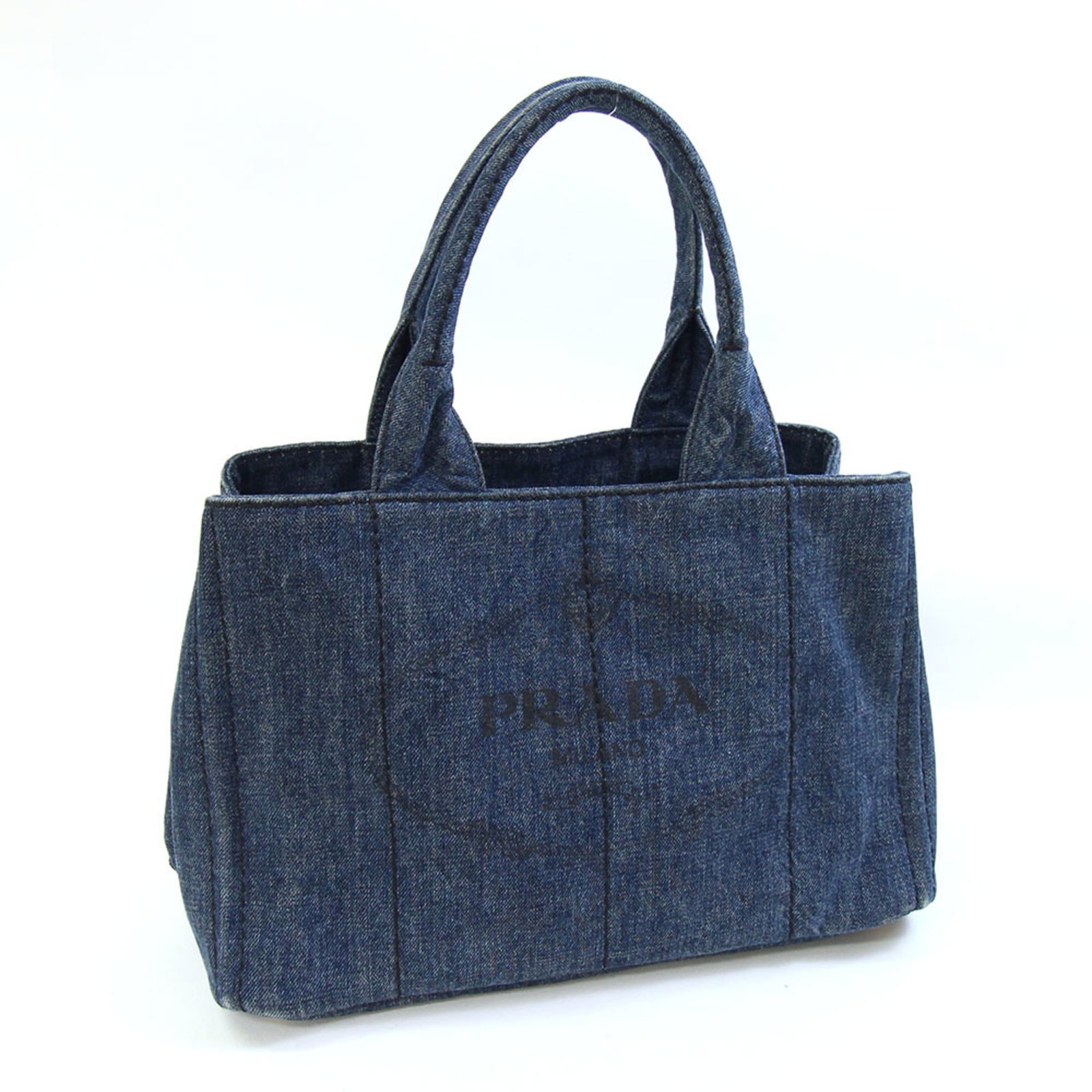 Handbag Denim Prada: Handbag Denim Prada Denim Prada handbag from Italy, featuring a unique Avio, blue color and a distinctive design. Made from high-quality denim material, this handbag measures 23cm x 34cm x 22cm and