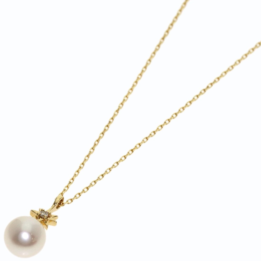 K10 Yellow Gold Pearl Necklace Ponte Vecchio Diamond: K10 Yellow Gold Pearl Necklace Ponte Vecchio Diamond K10 Yellow Gold Pearl Necklace Ponte Vecchio Diamond features a stunning pearl, a hallmark of elegance and sophistication, set in a beautiful K10