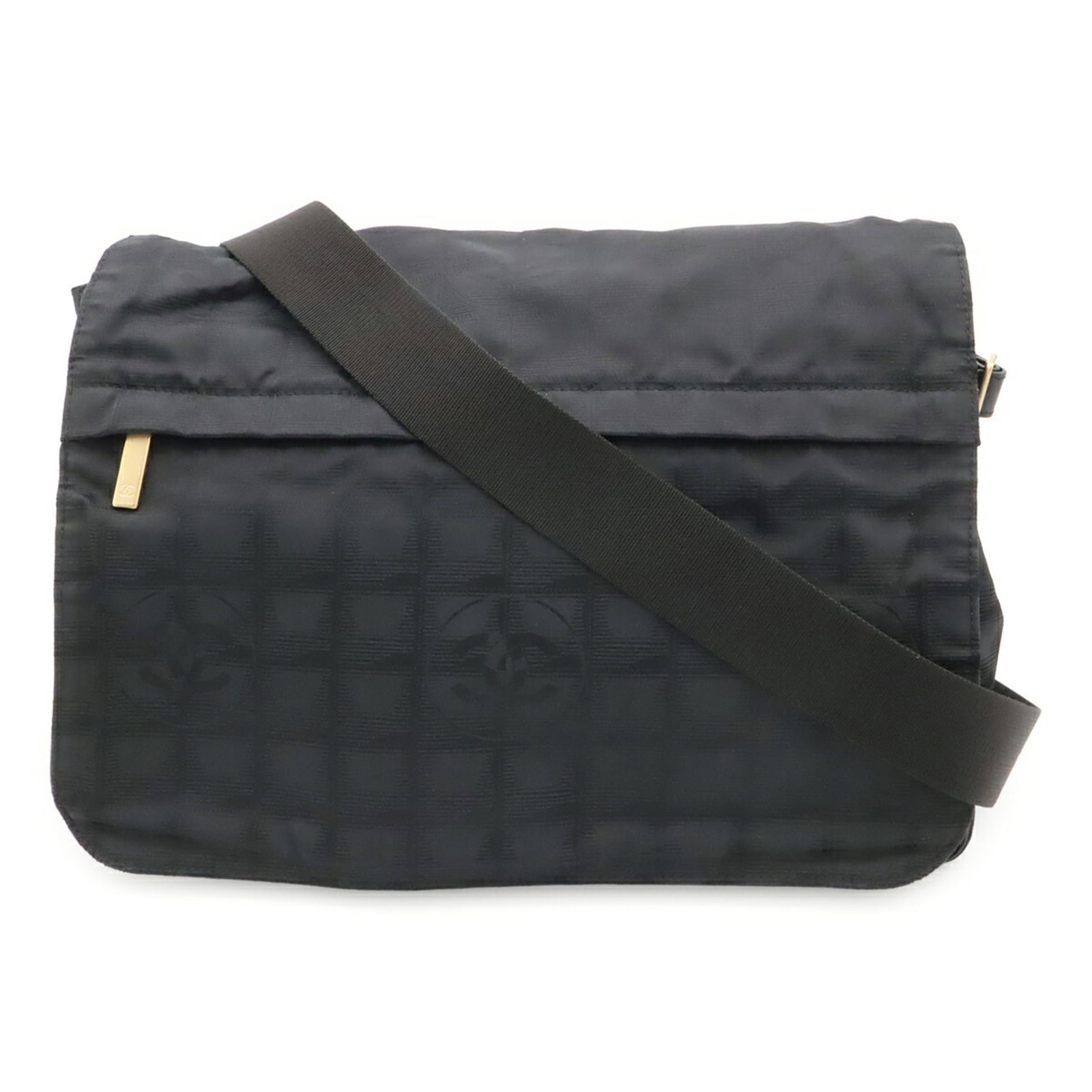 Chanel Handbag Shoulder Bag New Travel Line: Chanel Handbag Shoulder Bag New Travel Line New Chanel MPN A29348 Black Travel Line Shoulder Bag, 26cm x 34cm x 10cm. This sleek and modern shoulder bag is crafted from the iconic New Travel Line