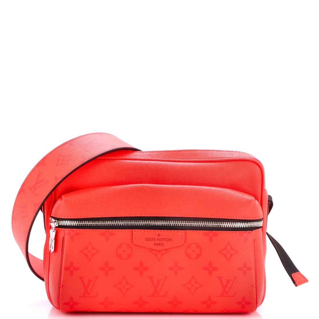 Messenger Bag Monogram Outdoor Louis Vuitton Taigarama: Messenger Bag Monogram Outdoor Louis Vuitton Taigarama Canvas Coated Leather Louis Vuitton Taigarama Messenger Bag in Red. This cross body bag features a unique blend of canvas and leather materials,