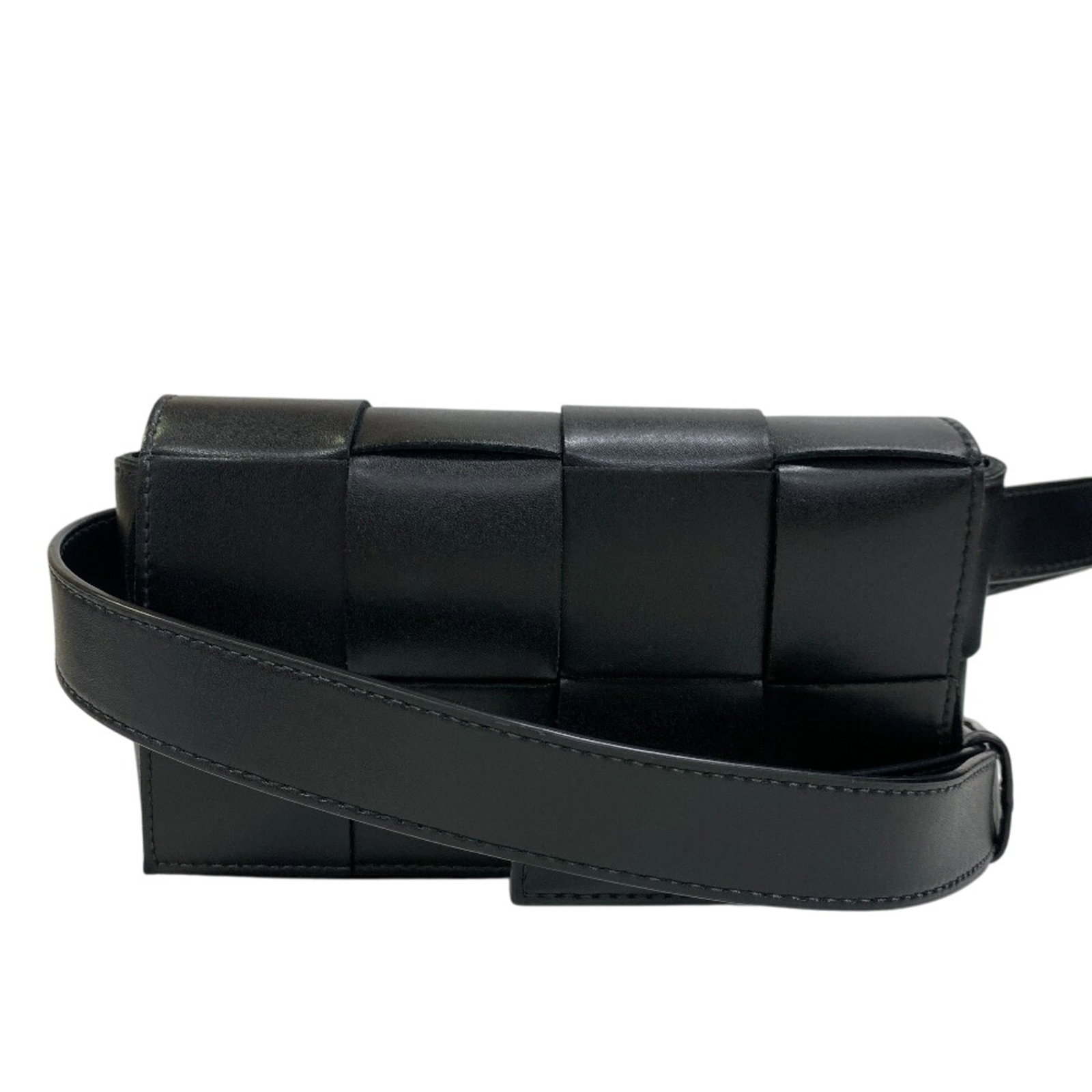 Bottega Veneta 668572 Cassette Belt Bag Body Waist Pouch Black: Bottega Veneta 668572 Cassette Belt Bag Body Waist Pouch Black Bottega Veneta's Cassette Belt Bag is a sleek and sophisticated accessory, featuring a body waist pouch in black leather. Measuring 10cm
