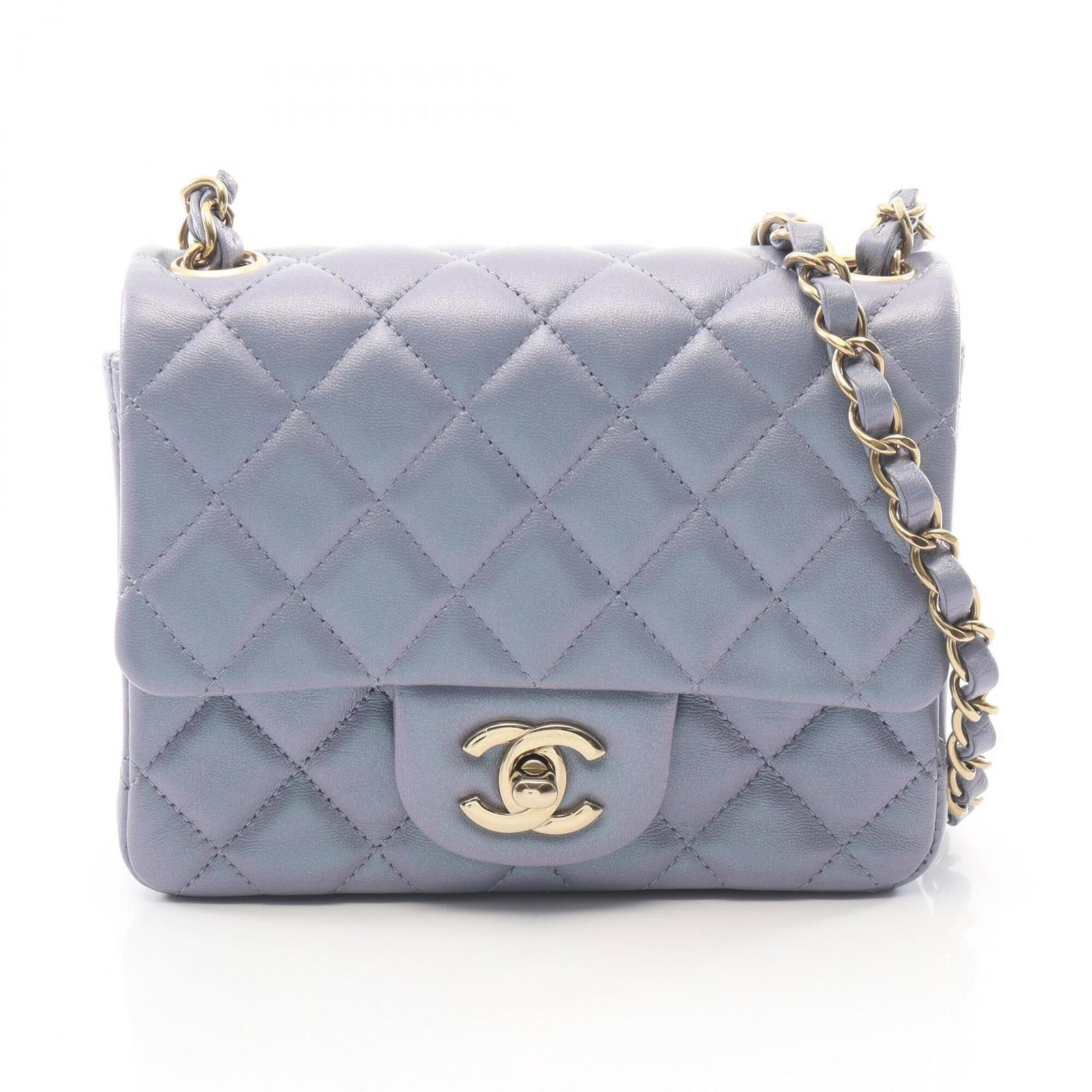 Shoulder Bag Leather Handbag Chanel: Shoulder Bag Leather Handbag Chanel This luxurious Chanel shoulder bag is crafted from high-quality lambskin leather, featuring a stunning blue hue. Measuring 13cm x 17cm x 8cm, it boasts a sleek and 