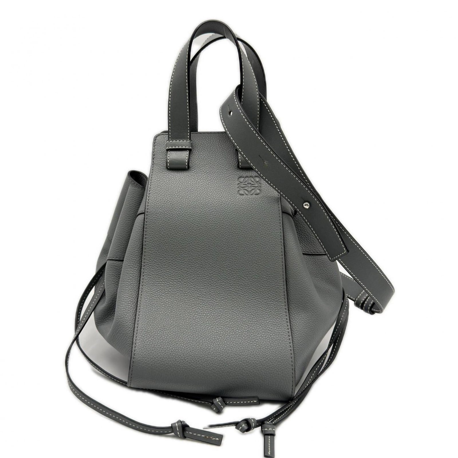 Handbag Loewe: Handbag Loewe Gray Loewe Hammock Handbag with Hook Closure. This stylish handbag features a signature hook closure and measures 26cm x 15.5cm x 28cm. With a handle length of 28cm and strap length of