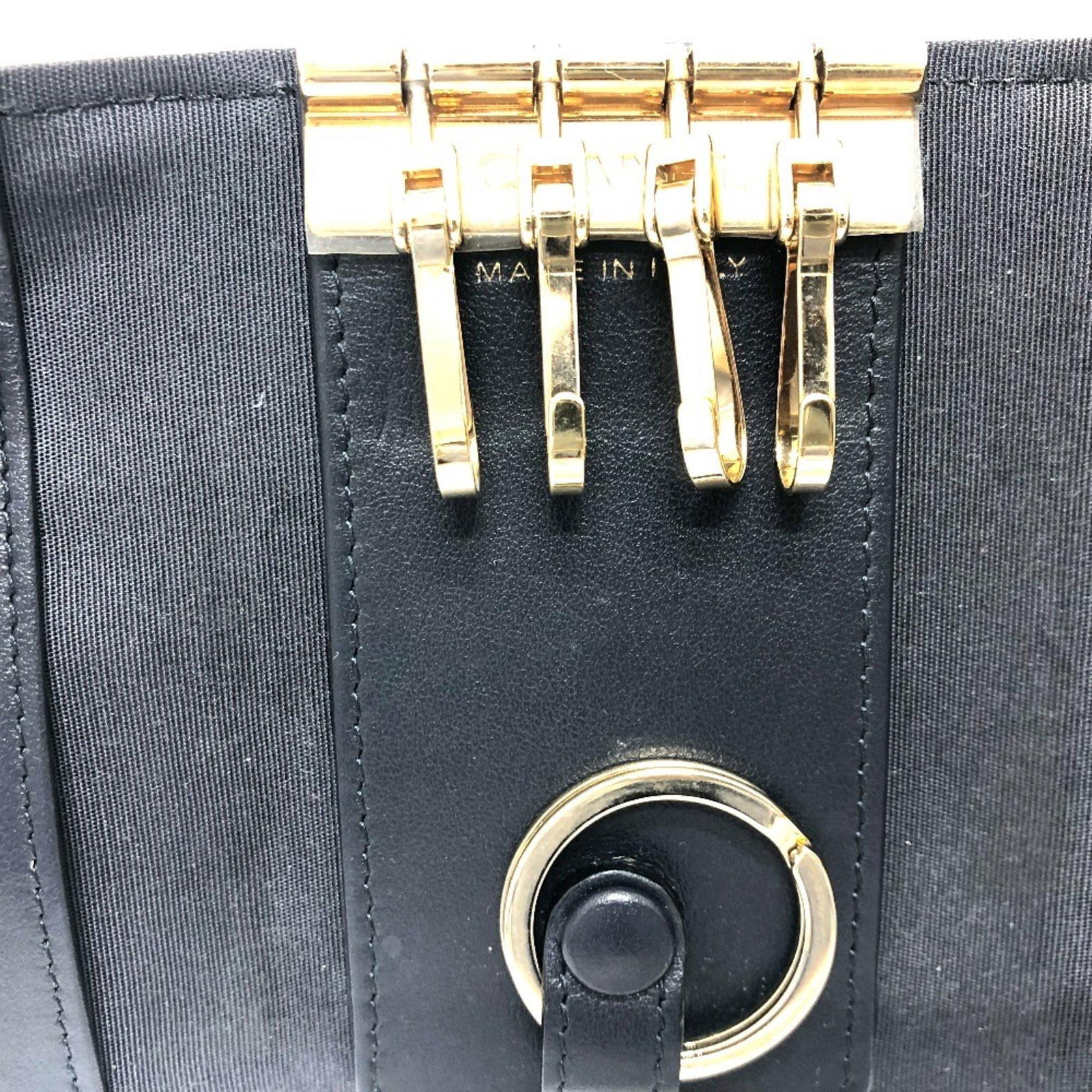 Keycase leather by Chanel - 9
