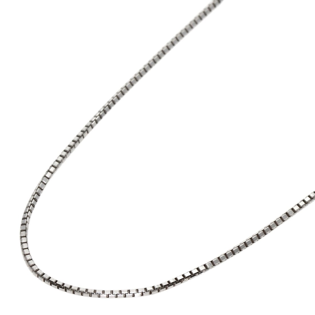 17.7" Necklace K18 Gold White Chain: 17.7" Necklace K18 Gold White Chain K18 White Gold Necklace with 17.7" Chain. This 17.7" necklace features a K18 white gold chain, a metal purity of K18, and a silver exterior color. The necklace is