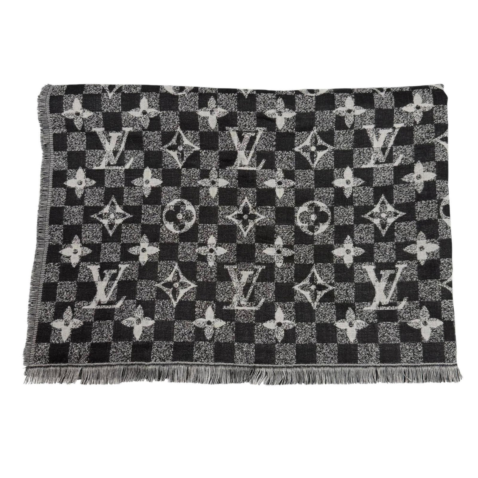 Silk Wool Stole Louis Vuitton: Silk Wool Stole Louis Vuitton Silk and wool blend in a luxurious black and gray Louis Vuitton stole, measuring 1.96m x 71cm. The Italian-made piece boasts a classic design, combining high-quality