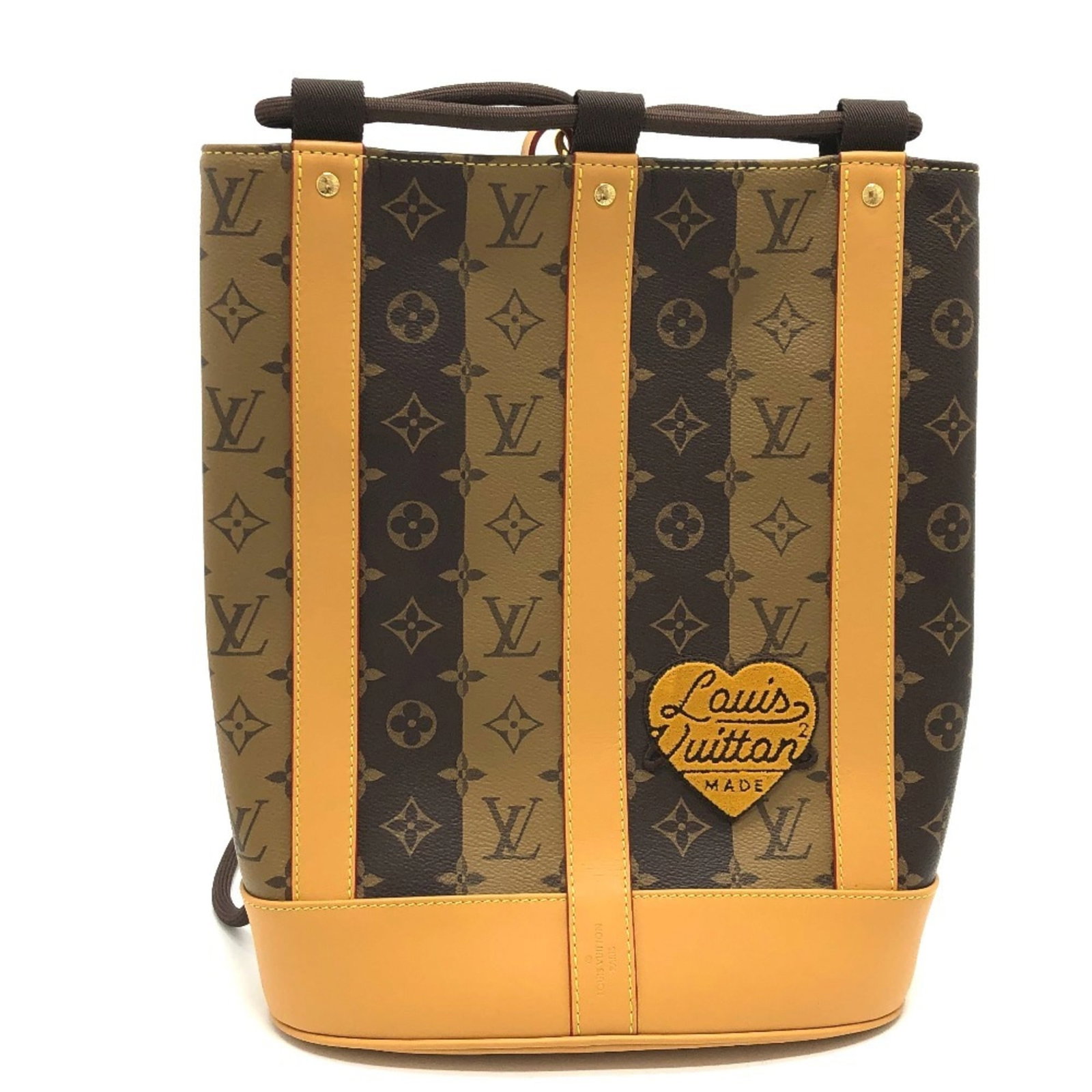 Shoulder Bag Monogram Louis Vuitton: Shoulder Bag Monogram Louis Vuitton Shoulder Bag Monogram Louis Vuitton features a classic design with a timeless brown monogram pattern, gold hardware accents, and a spacious interior. The bag measur