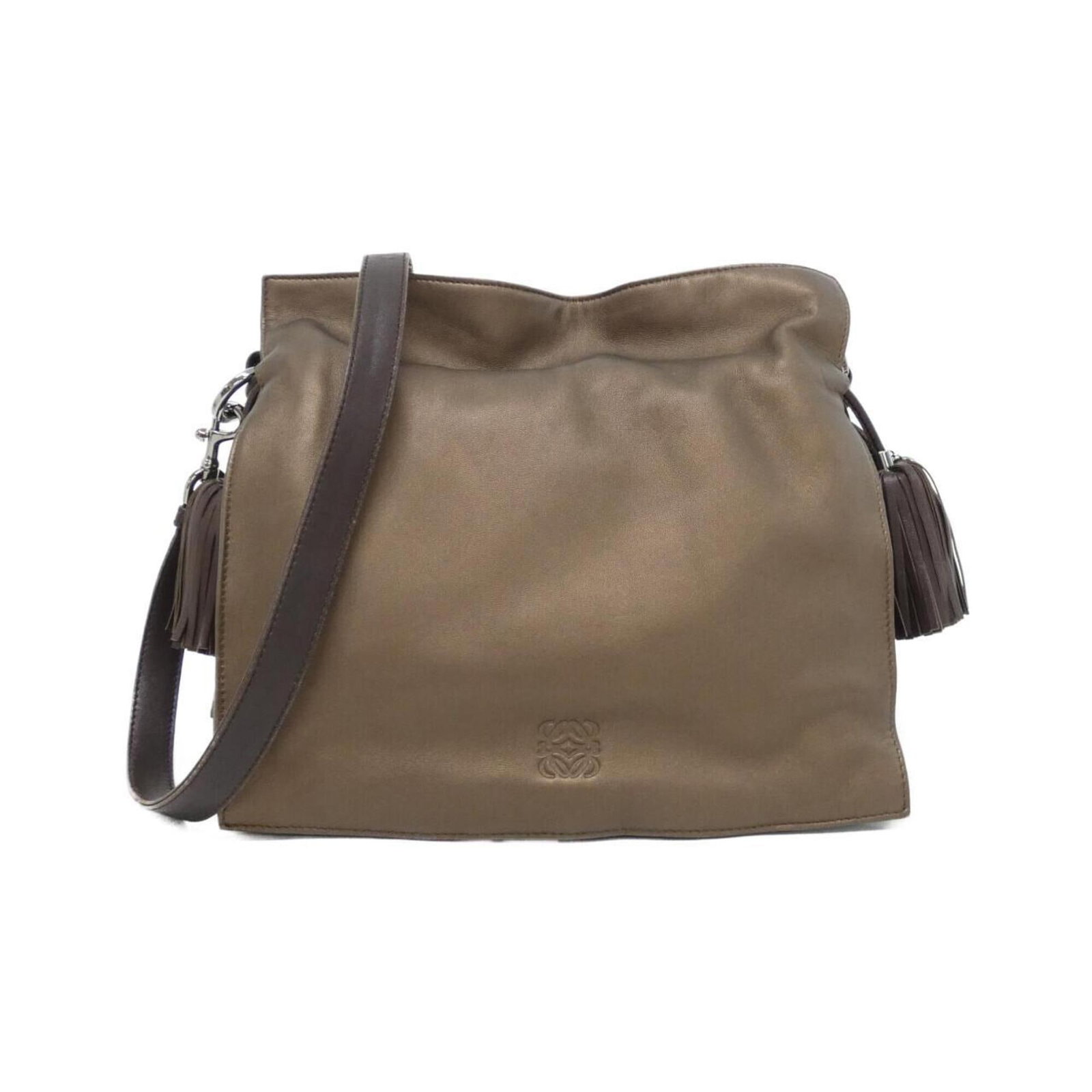 Shoulder Bag: Shoulder Bag Bronze hardware and silver accents add a touch of sophistication to this 28cm x 28cm x 11cm shoulder bag, featuring a sturdy strap that reaches 116cm in length. The bag's bronze color and