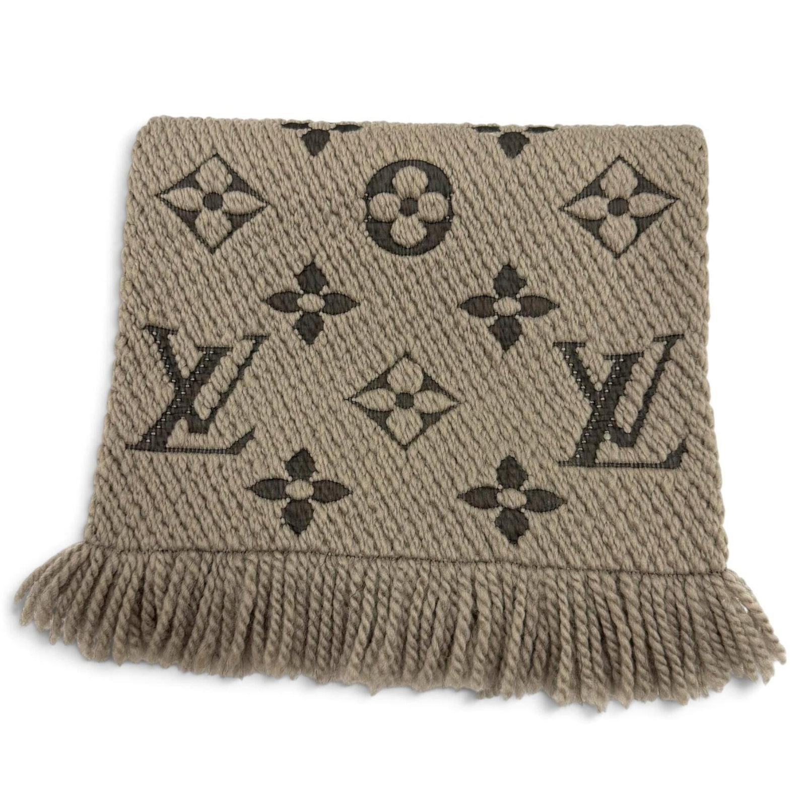 Silk Wool Stole Louis Vuitton: Silk Wool Stole Louis Vuitton Silk and wool blend in this luxurious Louis Vuitton stole, measuring 1.42m x 28cm. The Italian-made piece boasts a striking design, featuring the iconic Louis Vuitton