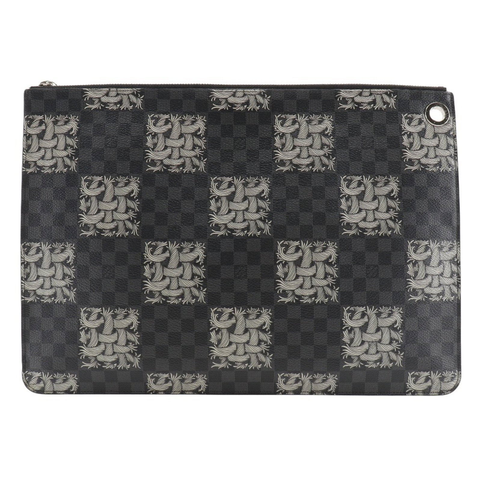 Damier Graphite Canvas Clutch Bag Louis Vuitton: Damier Graphite Canvas Clutch Bag Louis Vuitton Damier Graphite Canvas Clutch Bag Louis Vuitton is made from Damier Graphite canvas, a classic Louis Vuitton pattern. This black clutch bag features a