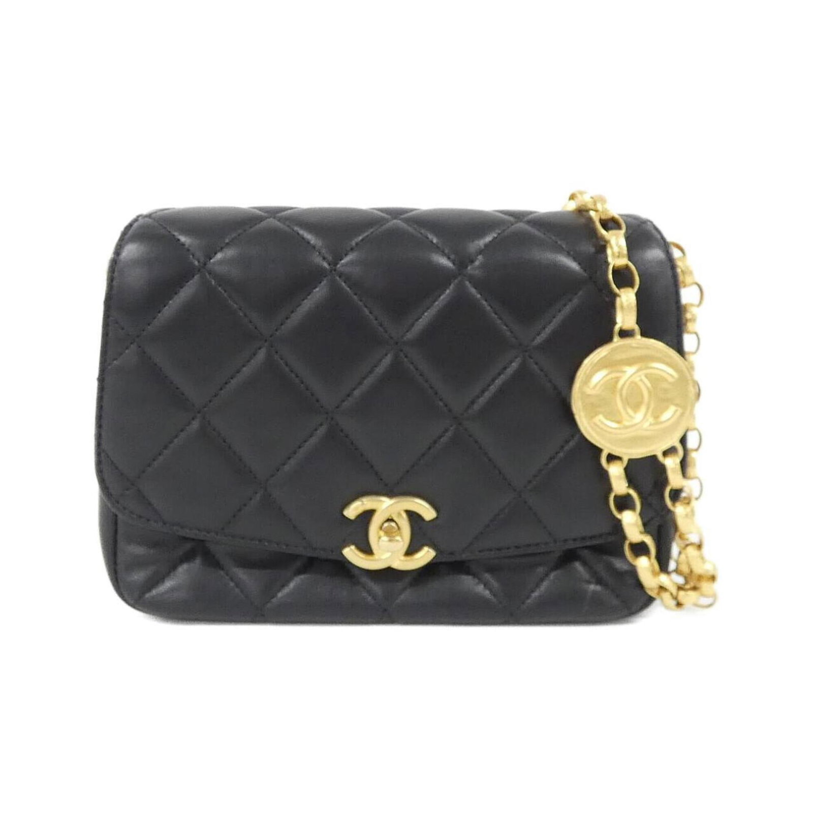 Shoulder Bag Leather Chanel: Shoulder Bag Leather Chanel The Chanel MPN AS2222 Shoulder Bag is a sleek and sophisticated black lambskin leather design, measuring 14cm x 20.5cm x 6.5cm. Its classic shape and luxurious material