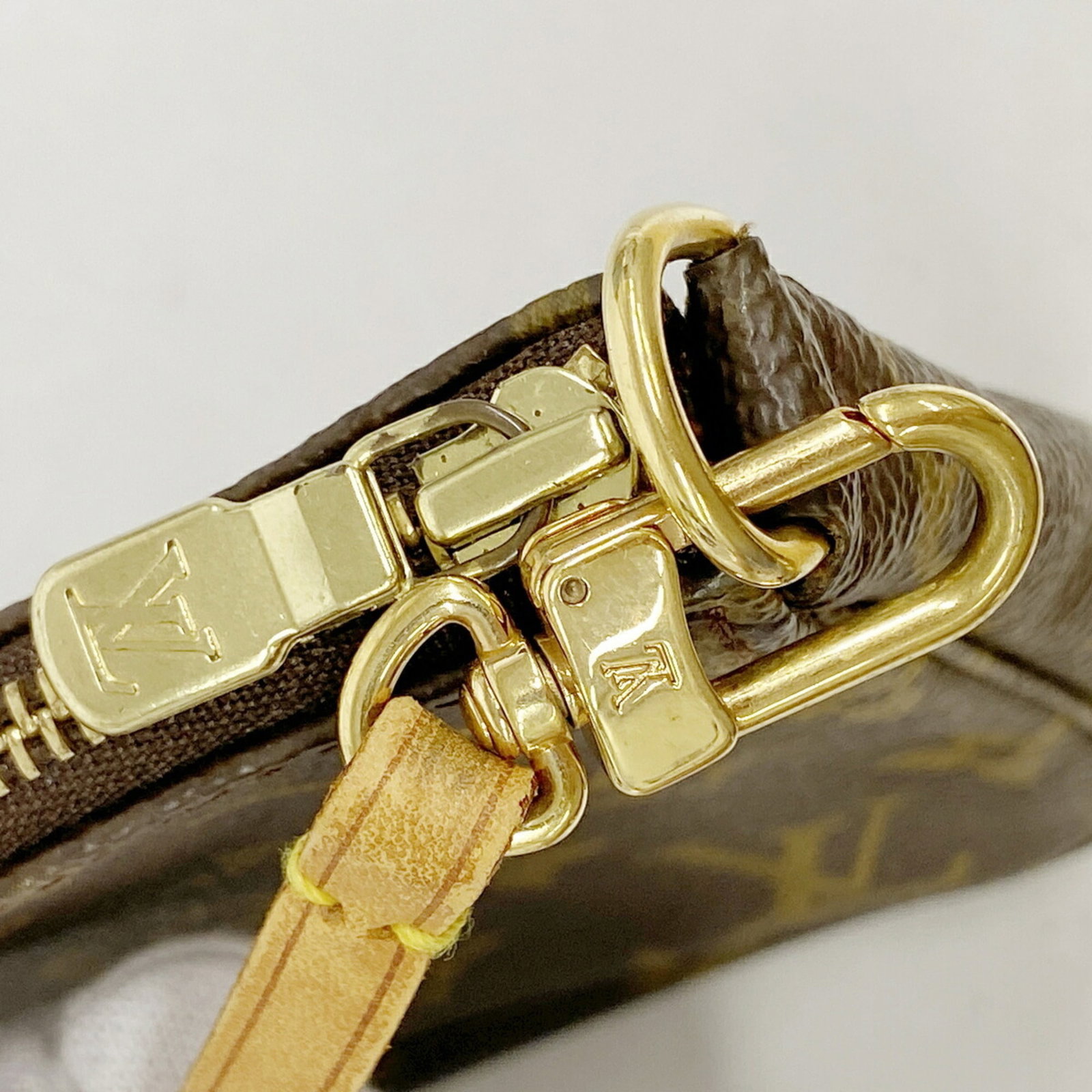Louis Vuitton Pouch - 10