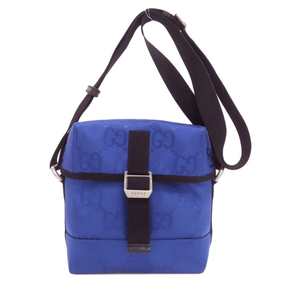 Off Grid Nylon Bag Shoulder Gucci 643858: Off Grid Nylon Bag Shoulder Gucci 643858 Blue nylon shoulder bag with a classic Gucci design, bearing a signature. Made from durable nylon, this shoulder bag offers a stylish and practical solution