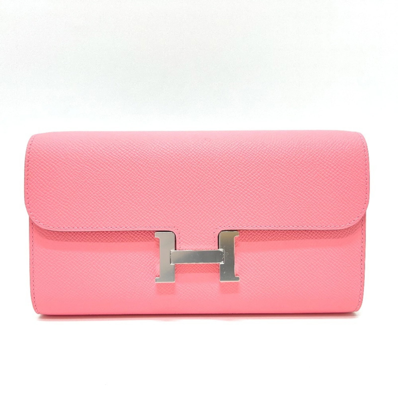 Epsom Leather Chain Wallet Shoulder: Epsom Leather Chain Wallet Shoulder Epsom leather chain wallet shoulder with a soft pink, rose confetti hue. This stylish accessory features a sleek design with a chain strap and measures 11.5cm x