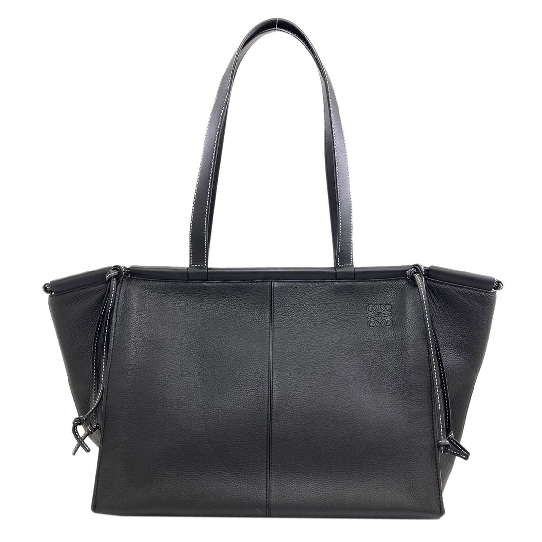 Loewe Cushion Tote Bag Calf: Loewe Cushion Tote Bag Calf Black calf exterior Loewe tote bag with a classic design. The bag's black calf material provides a luxurious feel and look. Item Specifics: Brand: LOEWE Style: Tote Bag