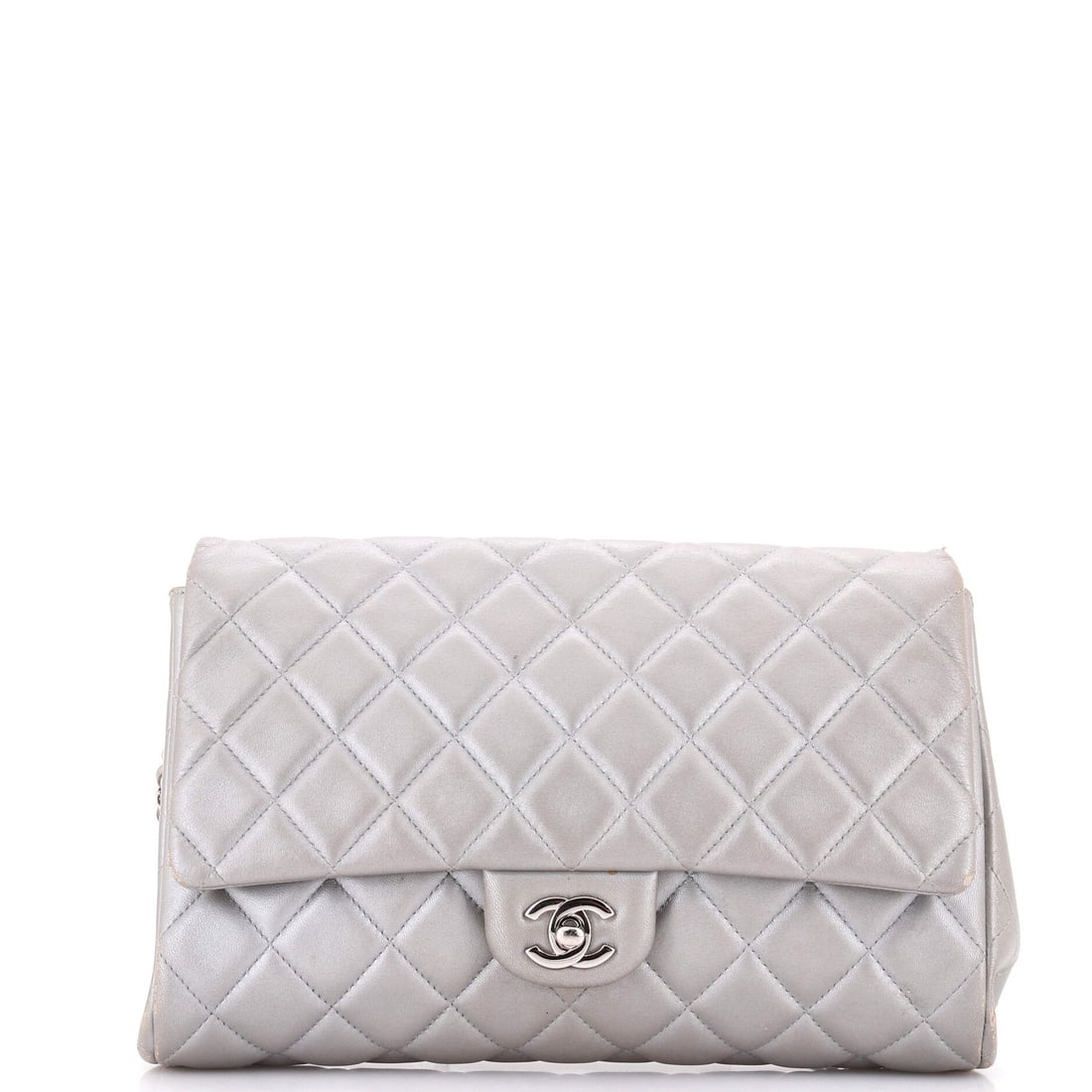 Clutch with Chain Lambskin Quilted Chanel: Clutch with Chain Lambskin Quilted Chanel Heavy edge wear, scuffs, and discoloration adorn this Clutch with Chain Lambskin Quilted Chanel, adding a touch of worn elegance to its gray exterior. The