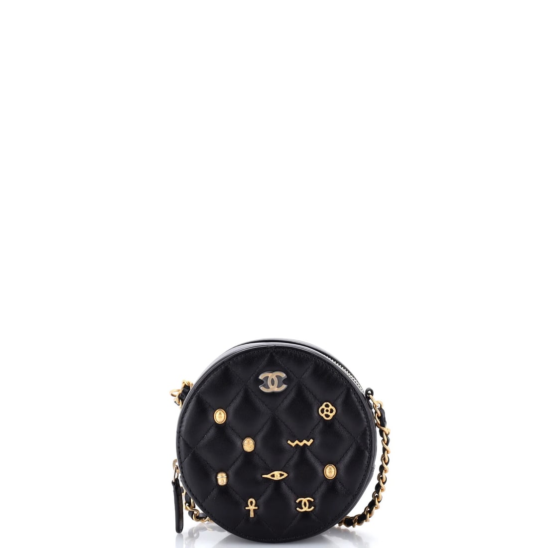Egyptian Round Calfskin Quilted Mini Clutch Chanel: Egyptian Round Calfskin Quilted Mini Clutch Chanel Black quilted mini clutch made from Egyptian round calfskin, featuring a classic Chanel design with an aged gold chain strap. This mini clutch