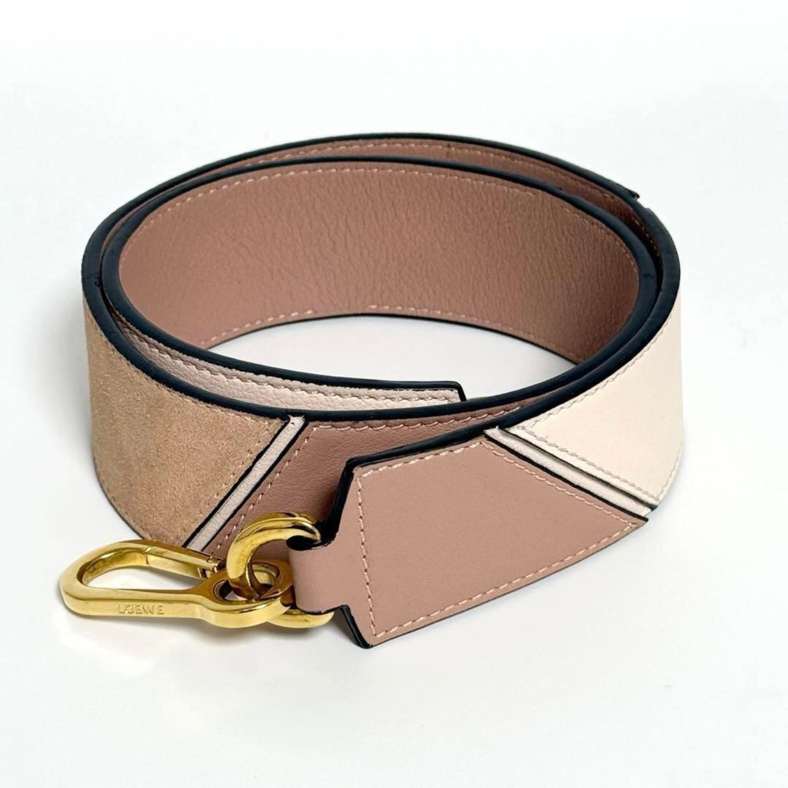 Metal Strap Leather Loewe: Metal Strap Leather Loewe Metal Strap Leather Loewe is a stylish accessory featuring a metal strap and high-quality leather, with a sleek design that adds a touch of sophistication to any outfit. The