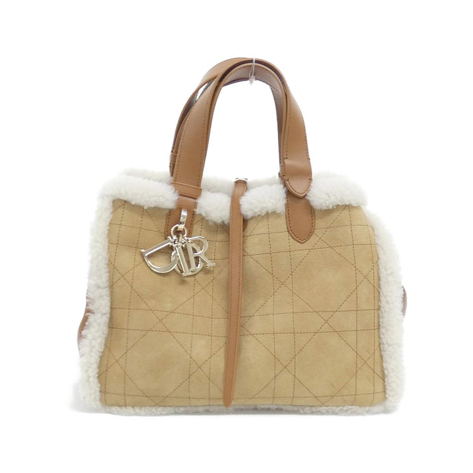 Handbag Dior Suede Christian: Handbag Dior Suede Christian Suede handbag in beige color with gold hardware, measuring 21cm x 29cm x 19cm and weighing 820g. The bag features a signature and bears a gold-toned hardware, adding a